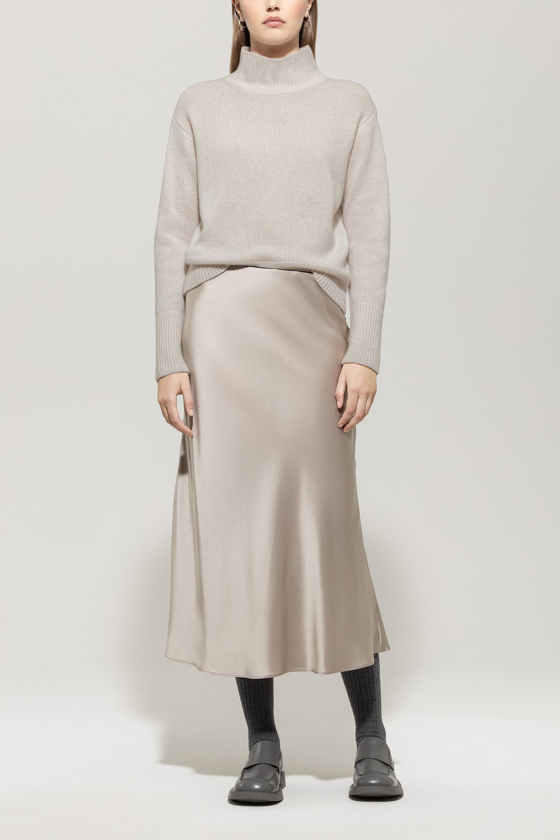 Pullover aus Kaschmir-Mix - oyster - Standard | Model Front