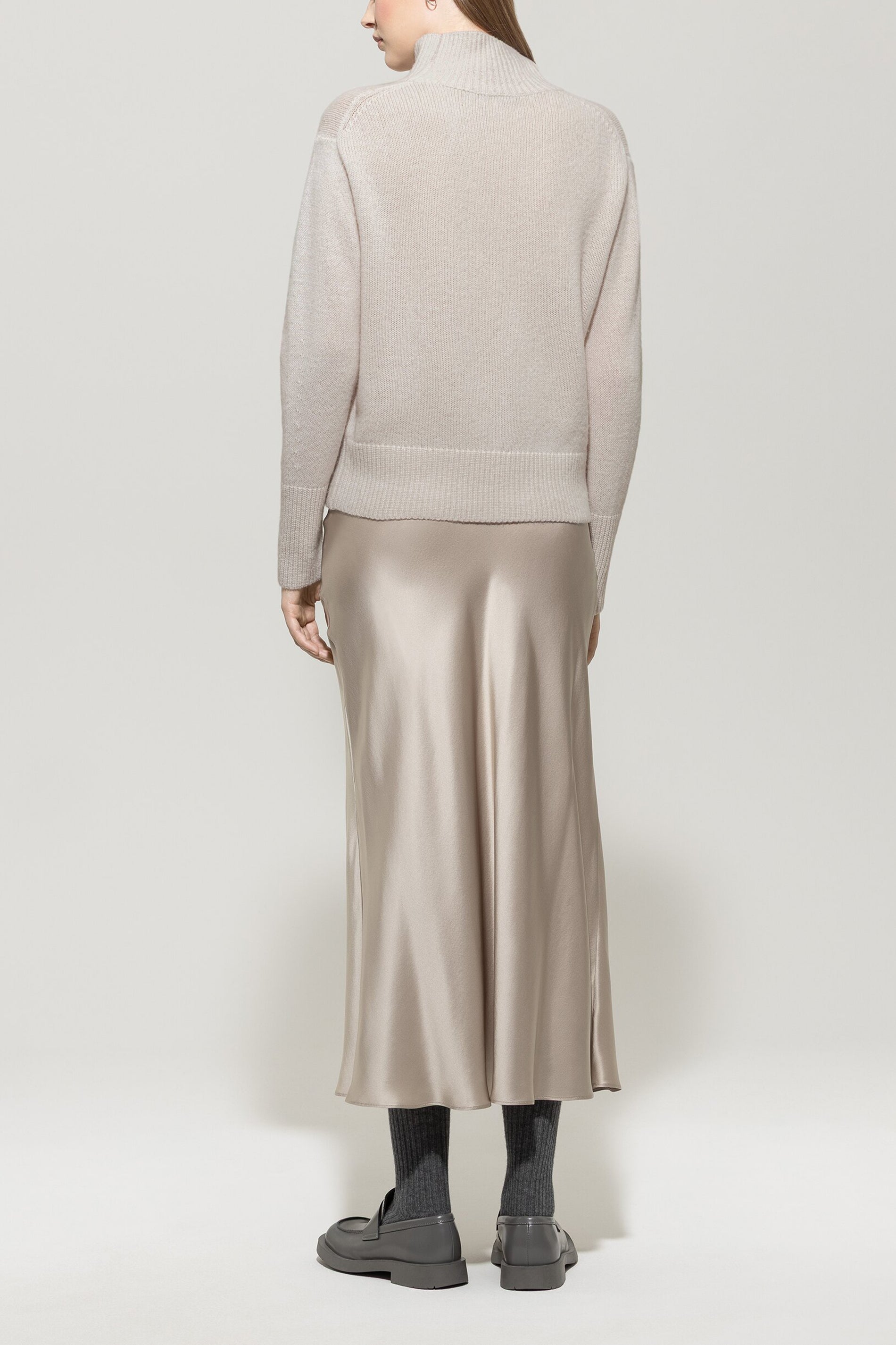Pullover aus Kaschmir-Mix - oyster - Standard | Model Rück
