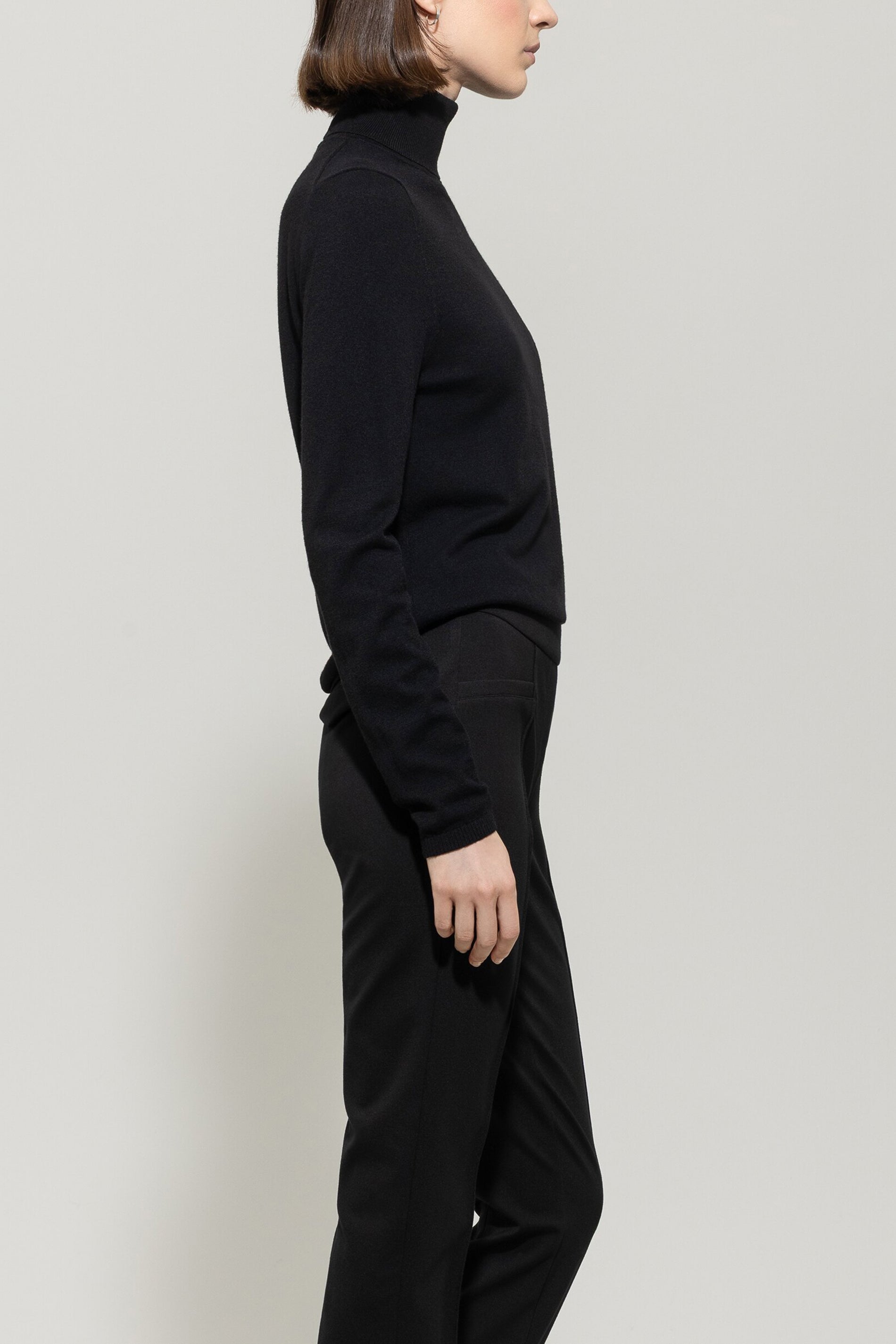 Rollkragen-Pulli aus Woll-Mix - deep black - Standard | Model Seite