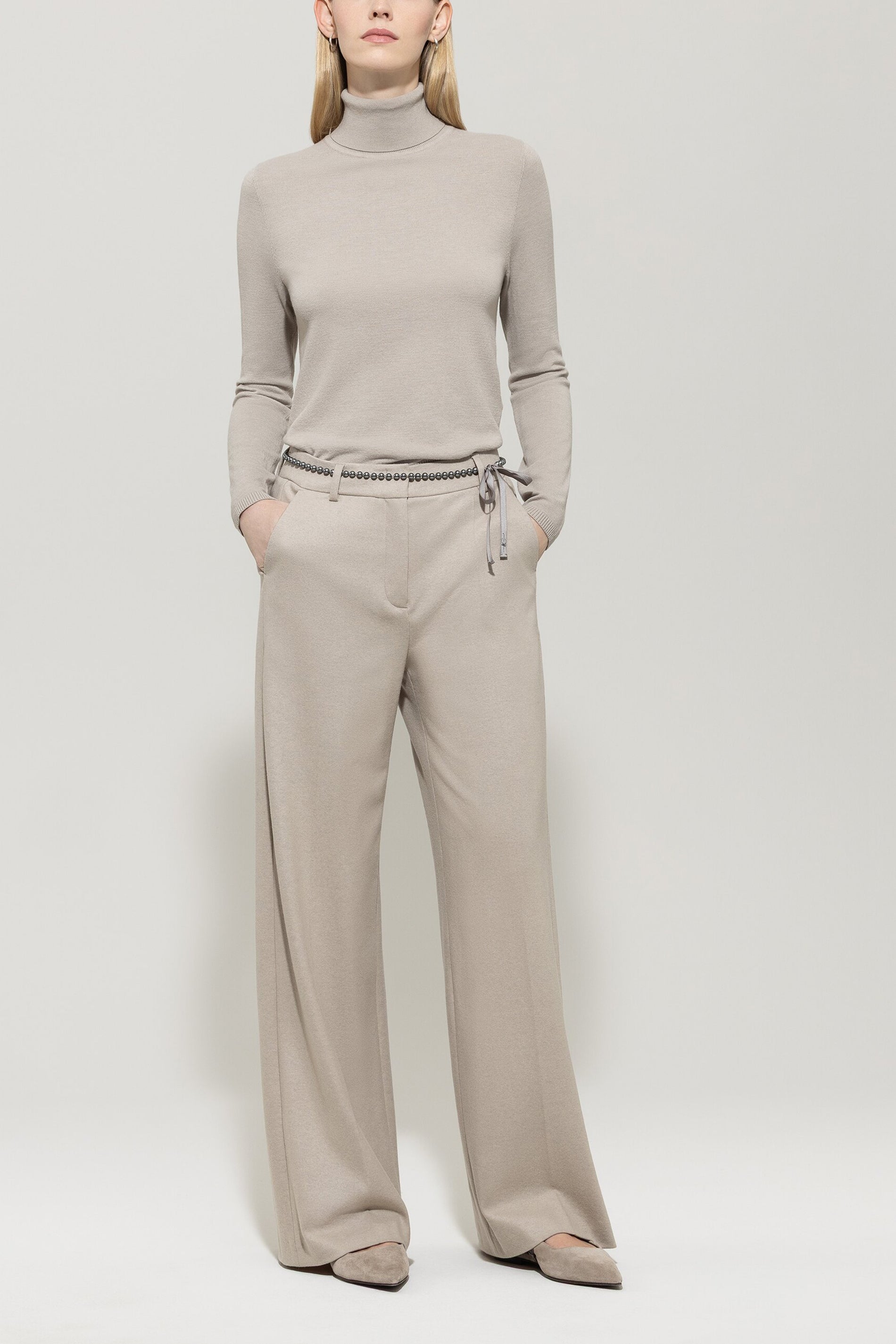 Rollkragen-Pulli aus Woll-Mix - oyster - Standard | Model Front