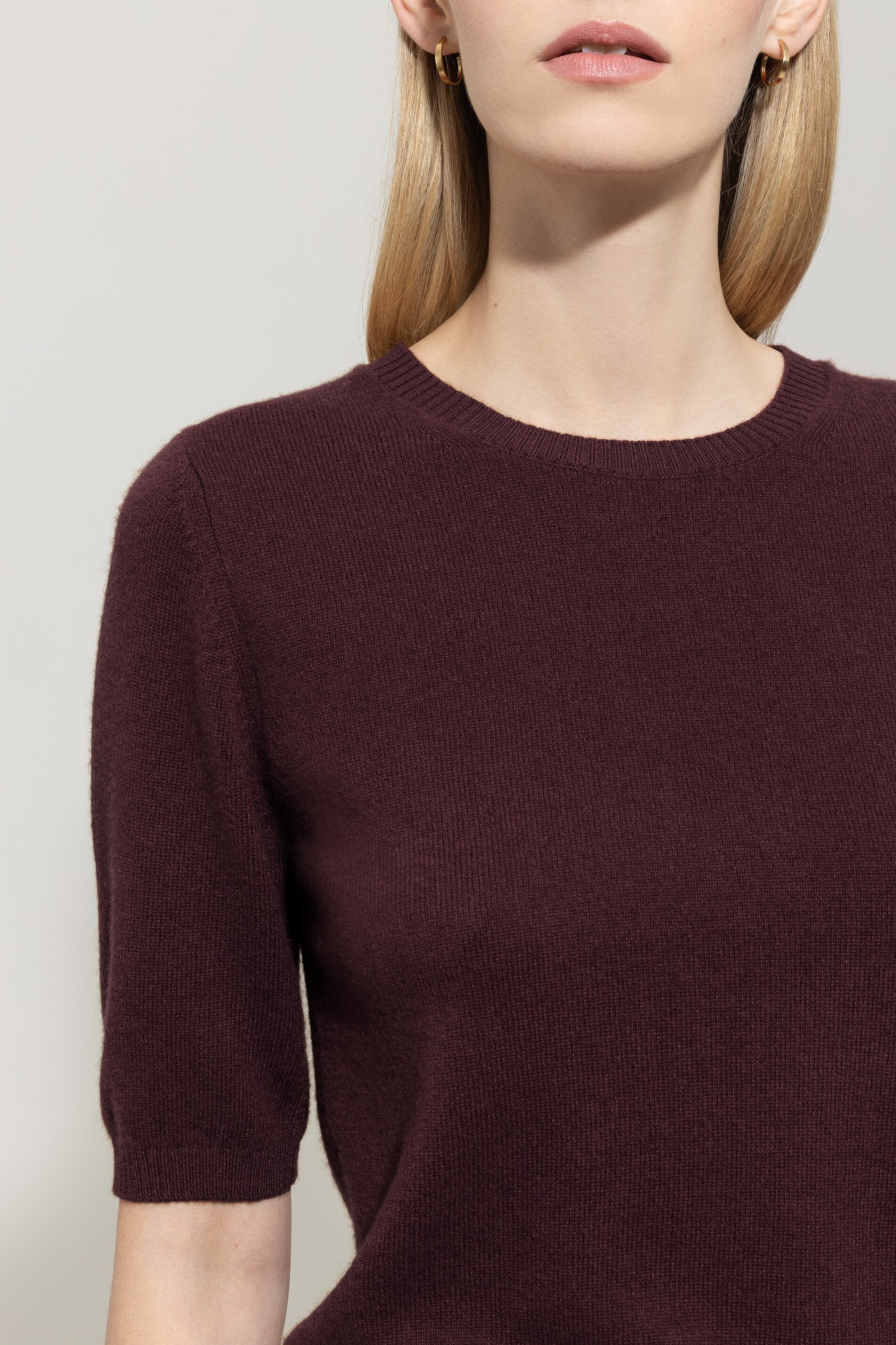 Kurzarm-Pulli aus Kaschmir-Mix - burgundy - Standard | Model Detail