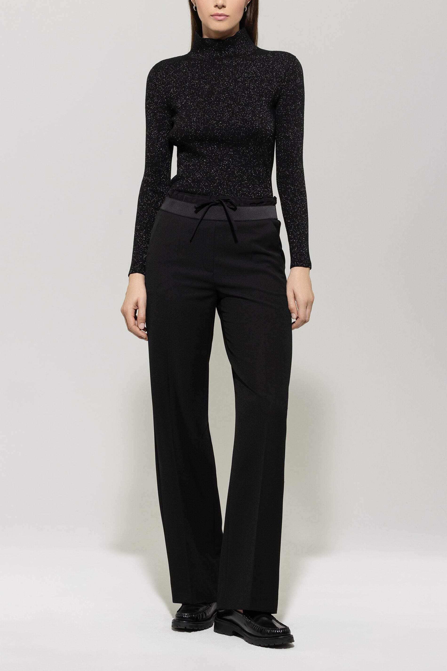 Rollkragen-Pulli aus Woll-Mix - deep black - Standard | Model Front