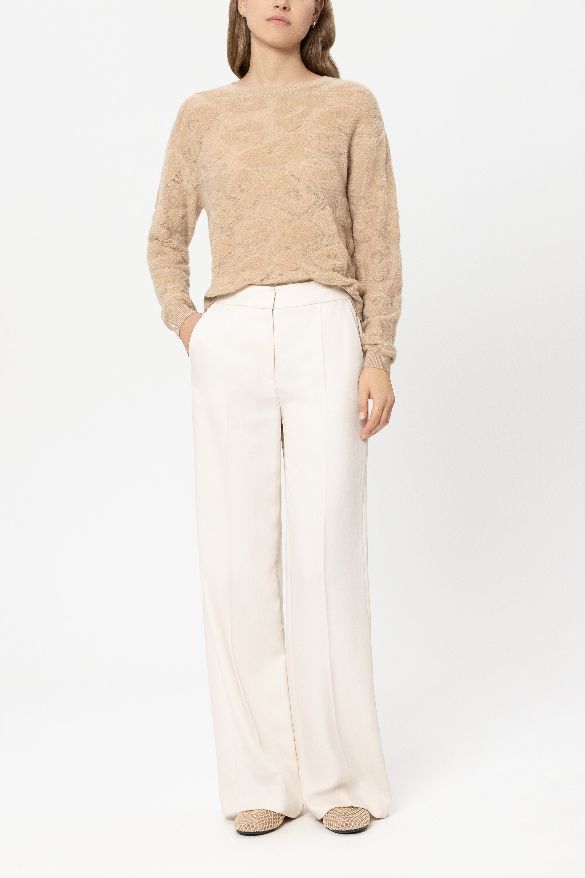 Pullover mit Leo-Pattern - soft camel - Standard | Model Front