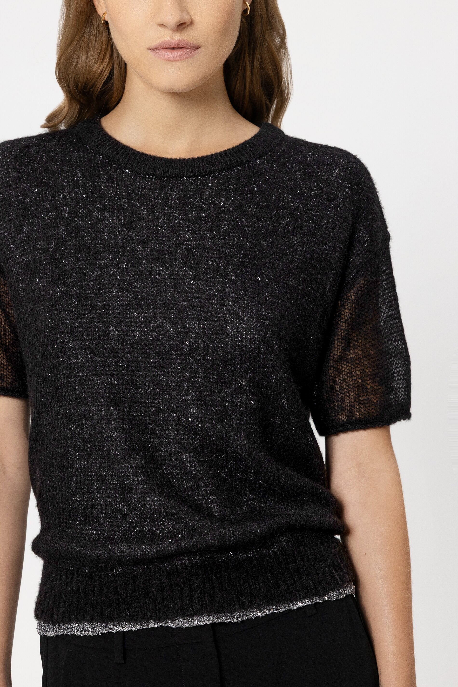 Pailletten-Halbarm-Pullover - black - Standard | Model Detail