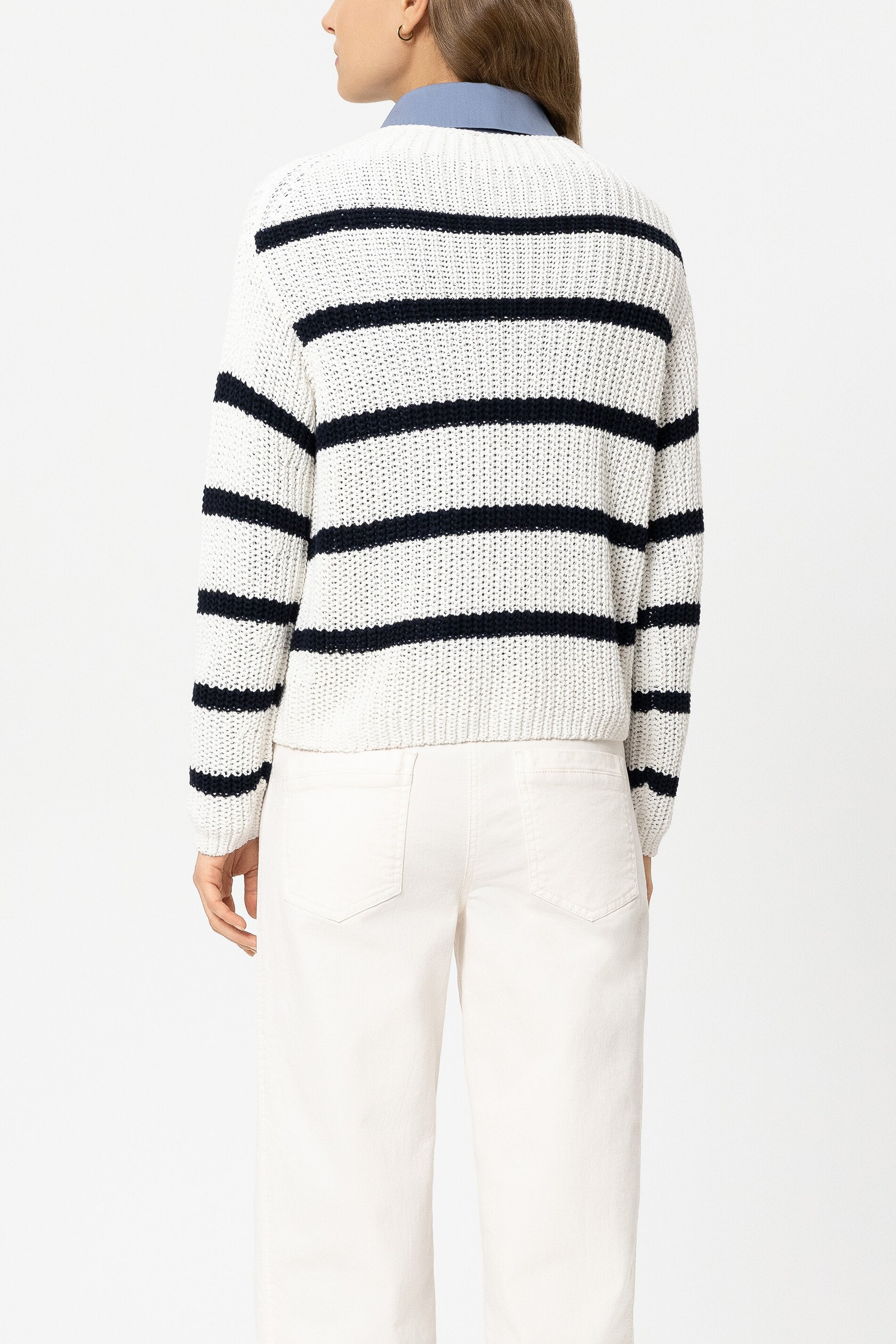 Ringel-Pullover aus Leinen-Mix - cream / navy - Standard | Model Rück