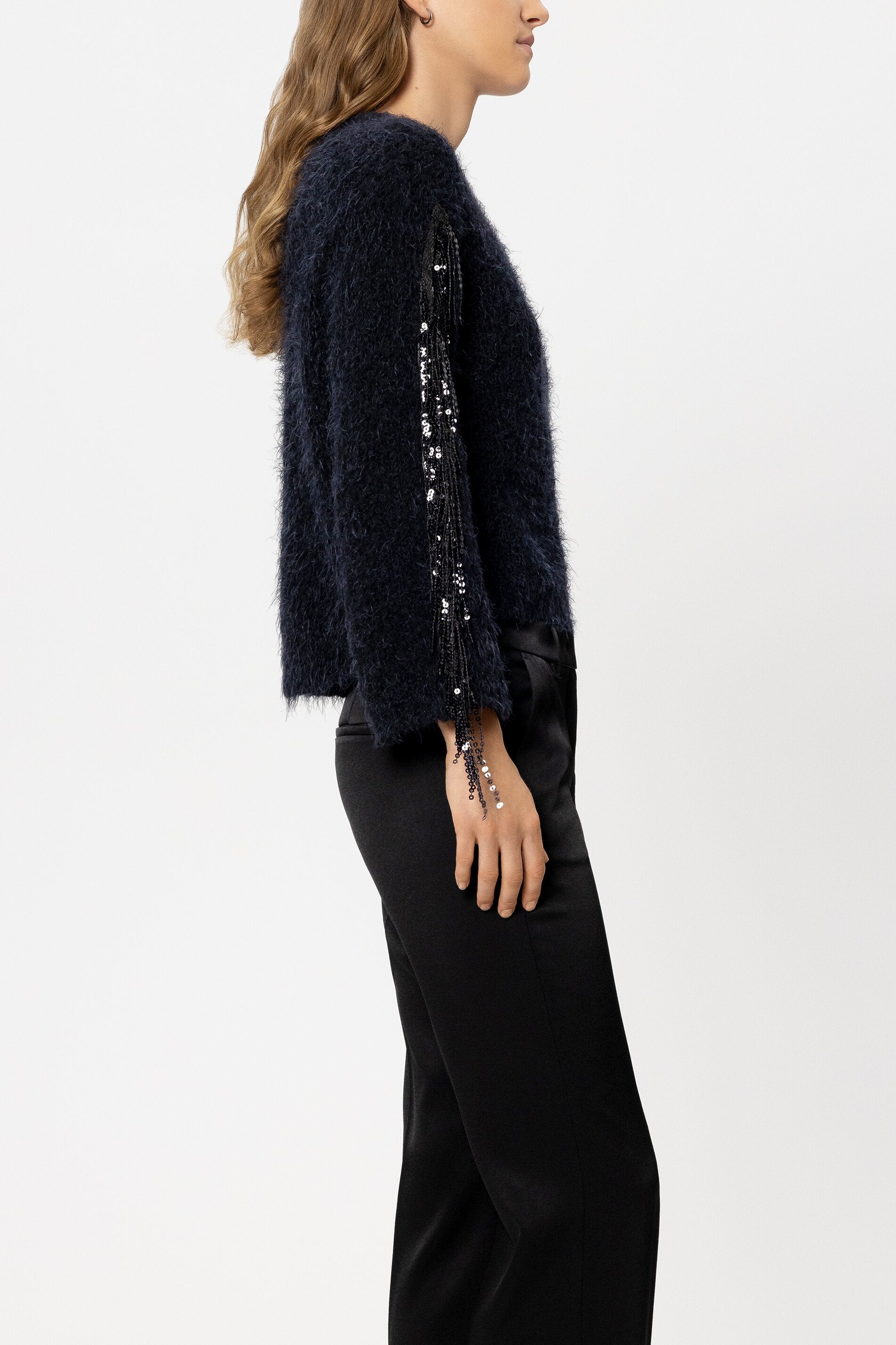 Pullover mit Statement-Fransen - black - Standard | Model Seite