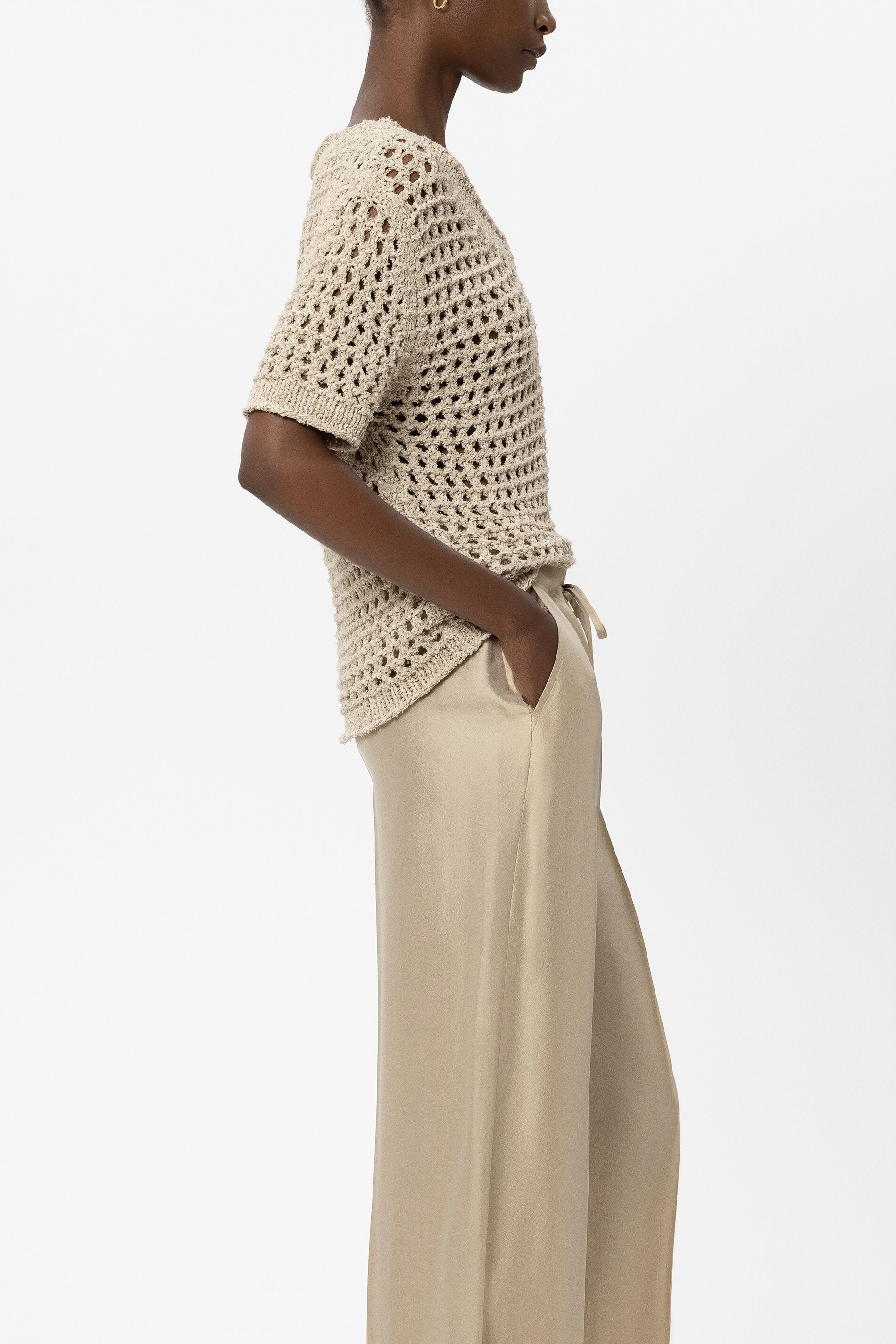 Pailletten-Netzstrick-Pullover - sand - Standard | Model Seite