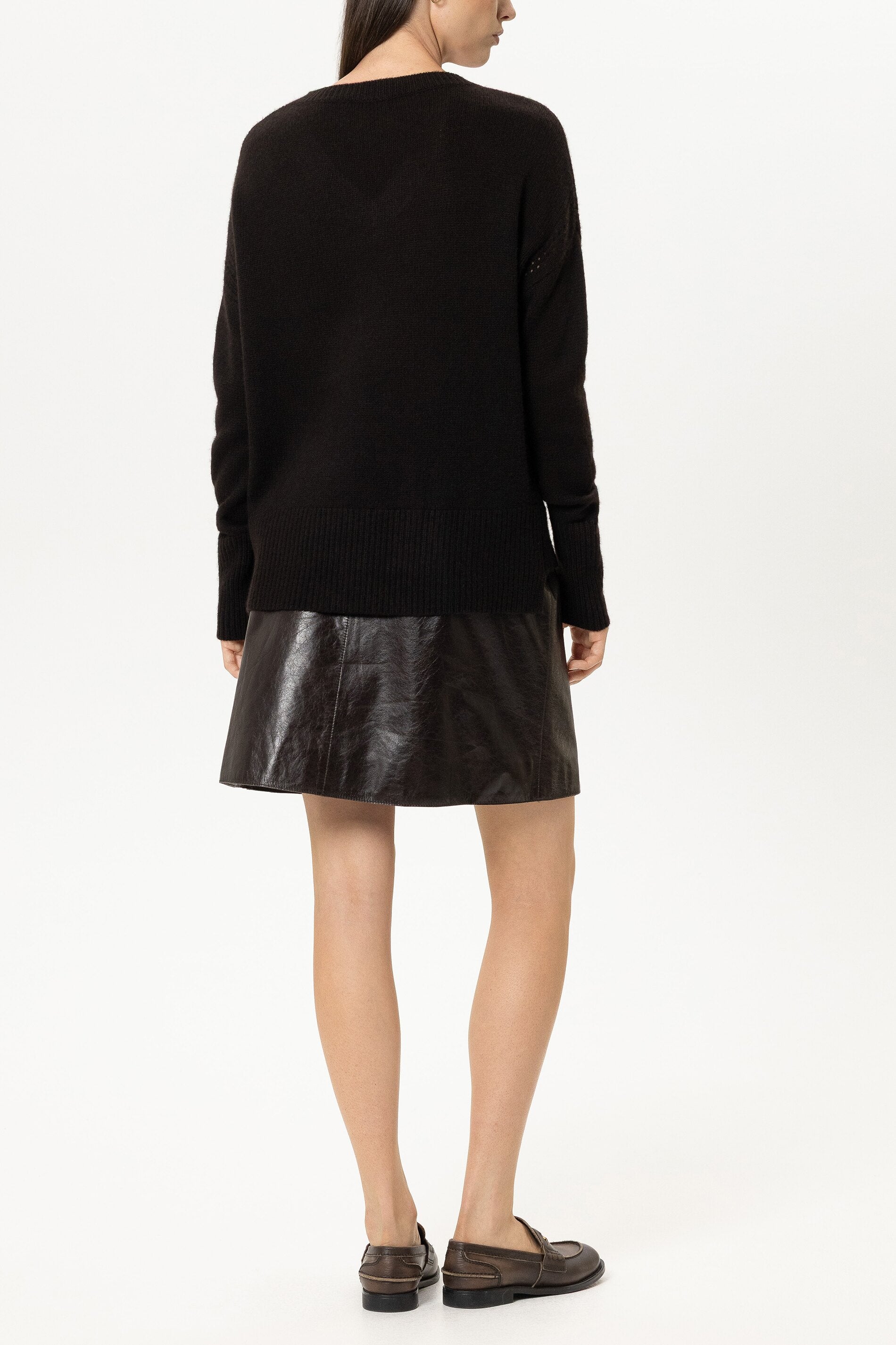 V-Pullover aus Kaschmir-Mix - truffle - Standard | Model Rück