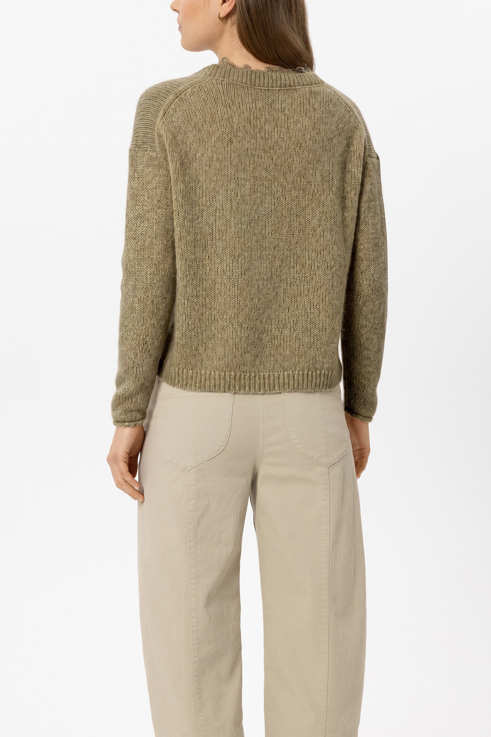 V-Pullover aus Alpaka-Mix - salbei - Standard | Model Rück