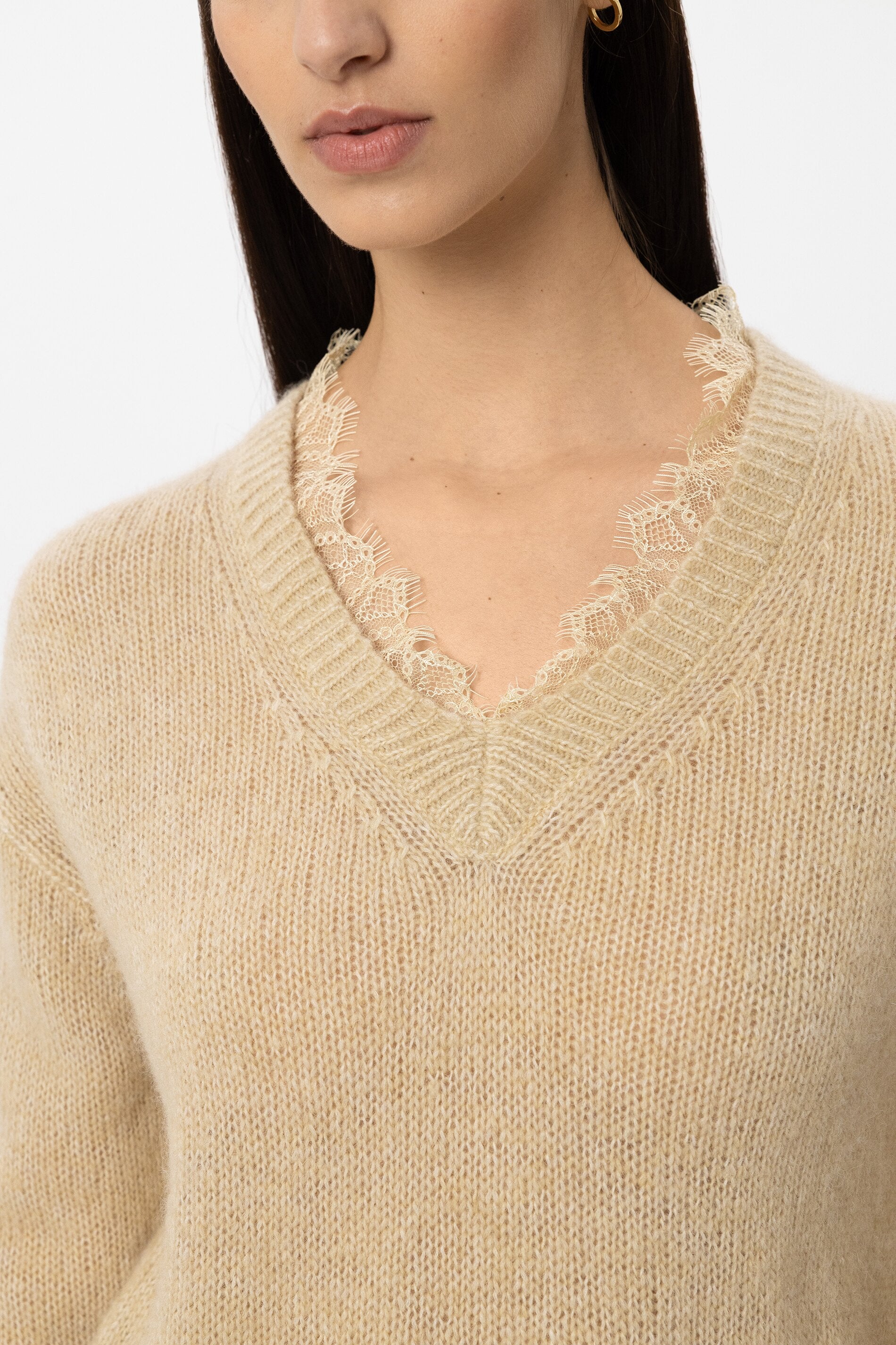 V-Pullover aus Alpaka-Mix - butter yellow - Standard | Model Detail