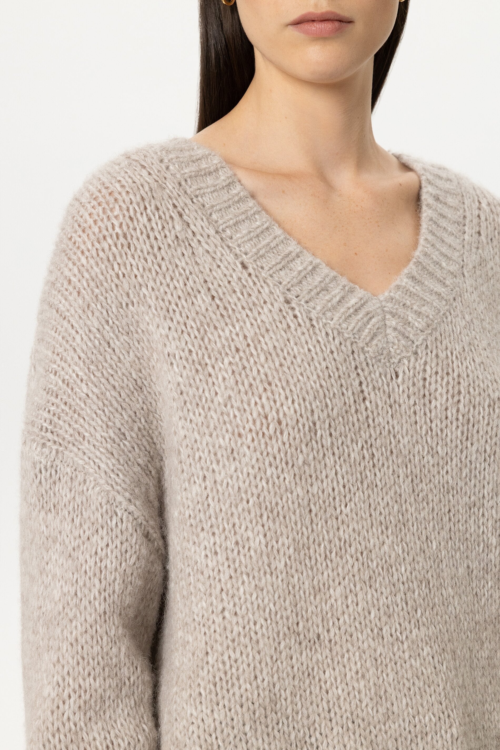 V-Pullover aus Alpaka-Mix - pearl - Standard | Model Detail