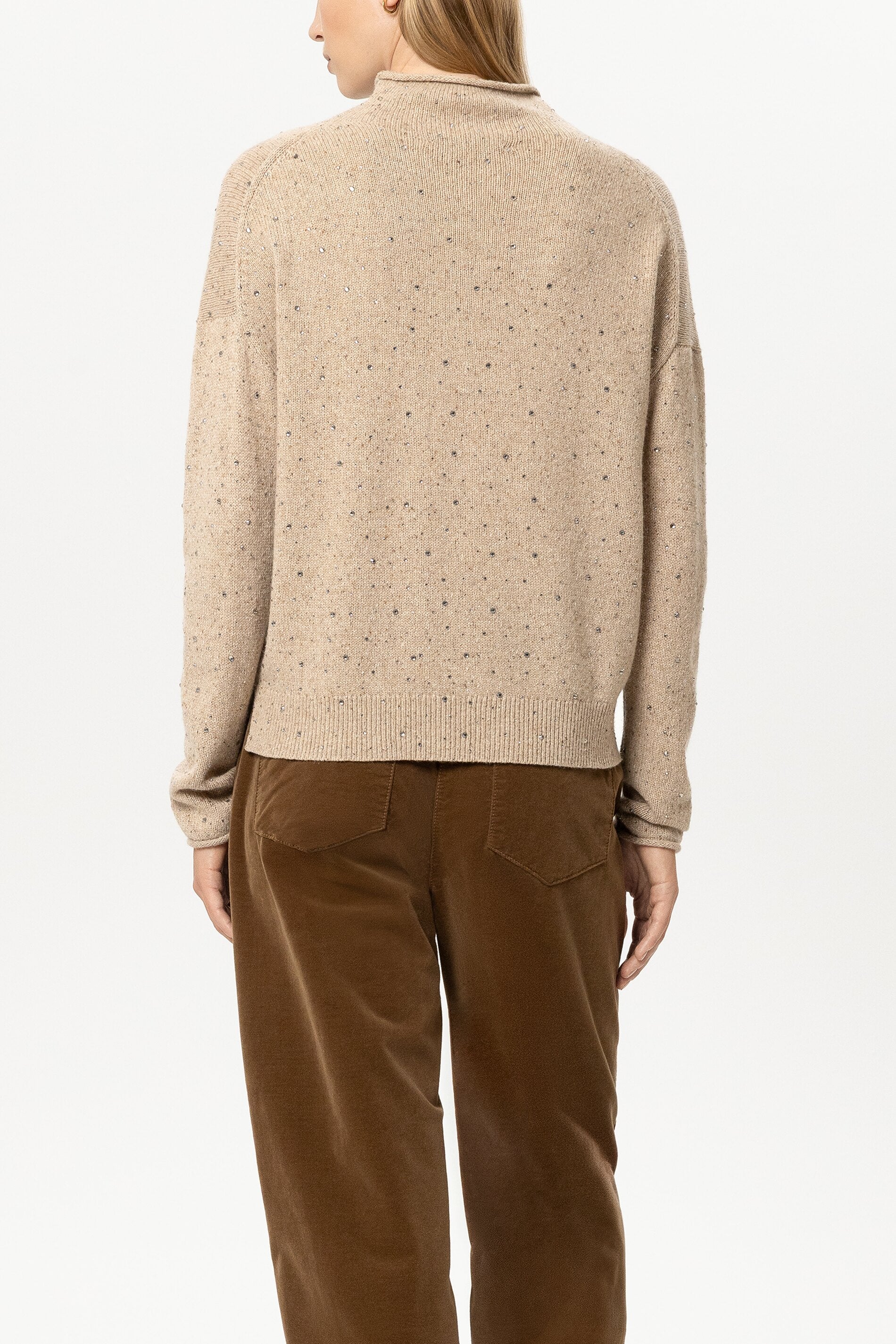 Turtleneck mit Schmucksteinen - soft caramel - Standard | Model Rück