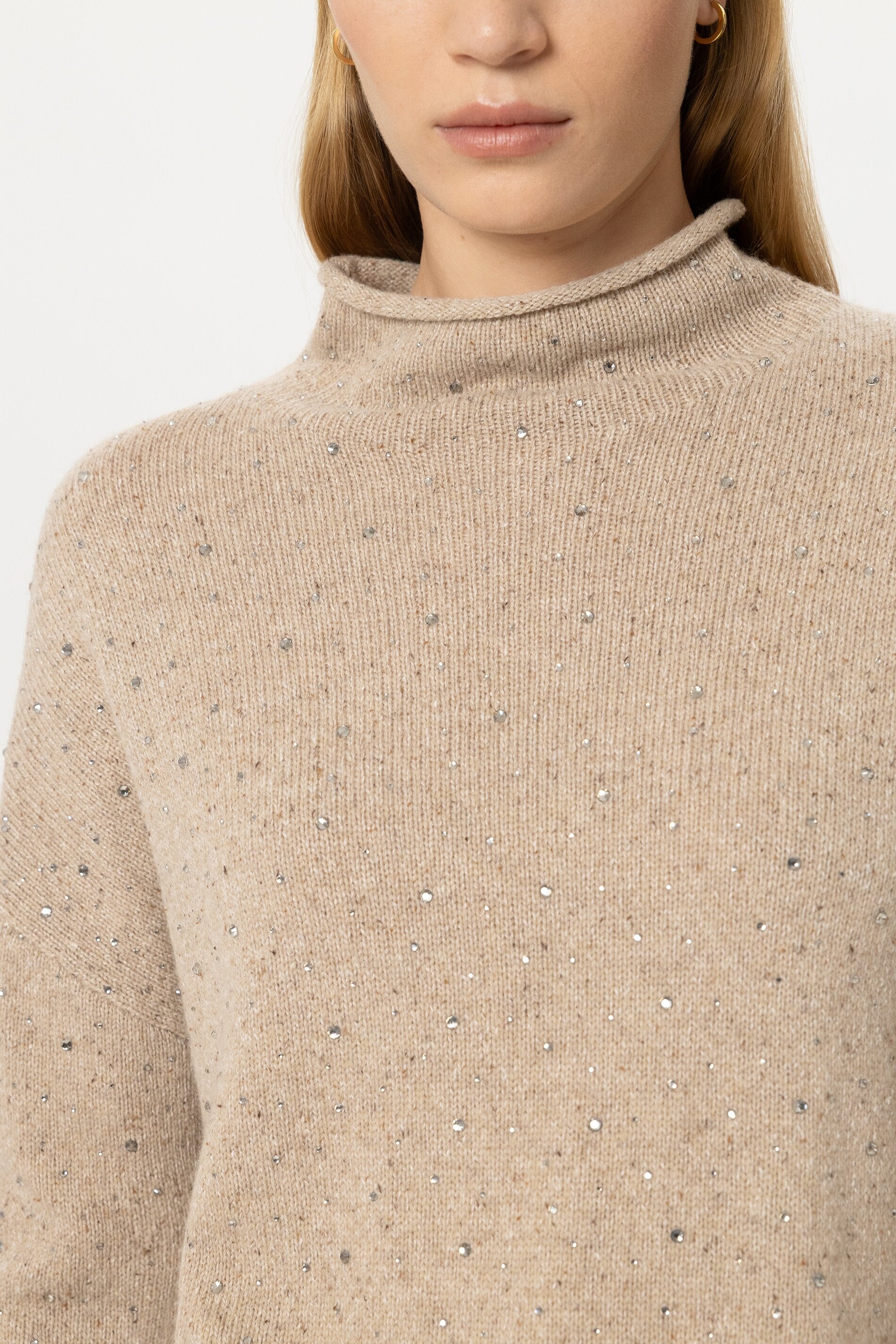 Turtleneck mit Schmucksteinen - soft caramel - Standard | Model Detail