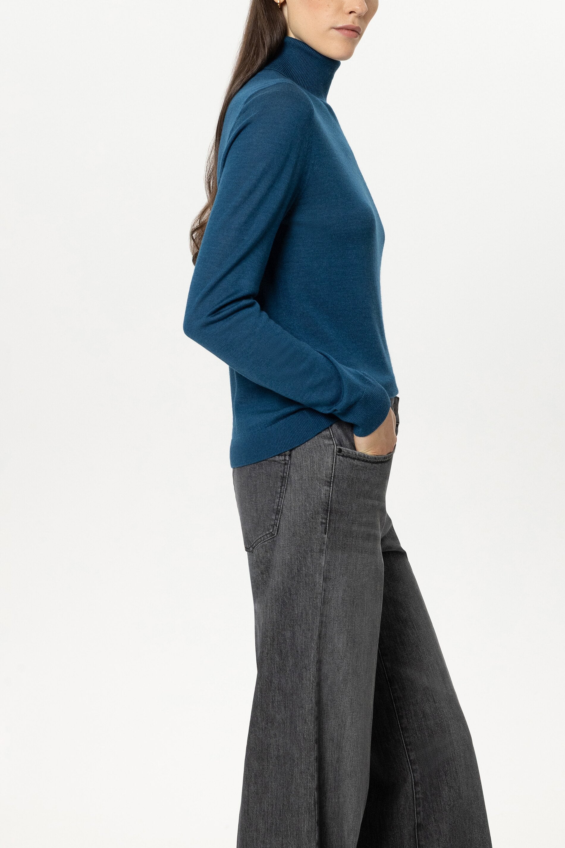 Turtleneck aus Woll-Mix - sapphire - Standard | Model Seite