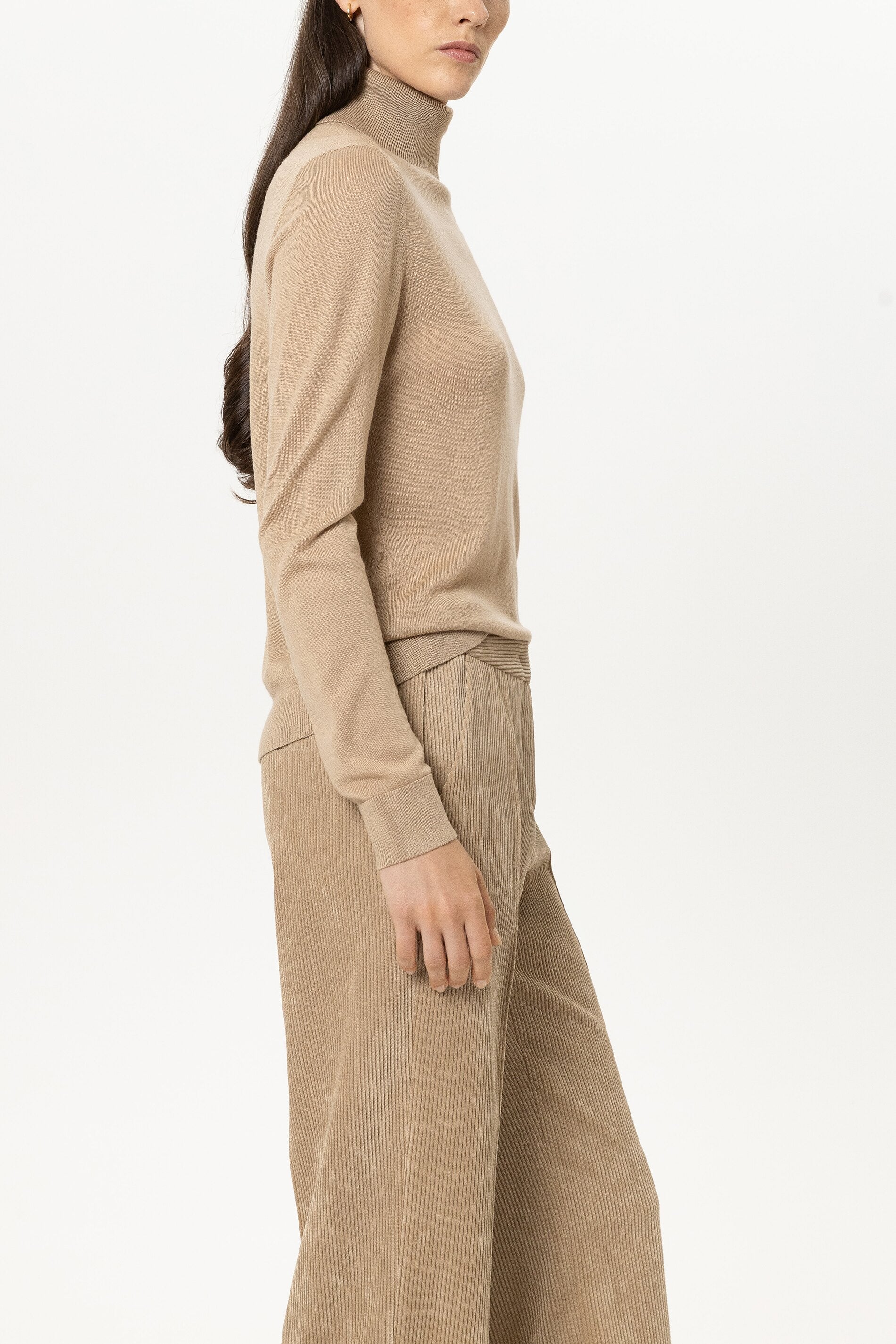 Turtleneck aus Woll-Mix - soft caramel - Standard | Model Seite