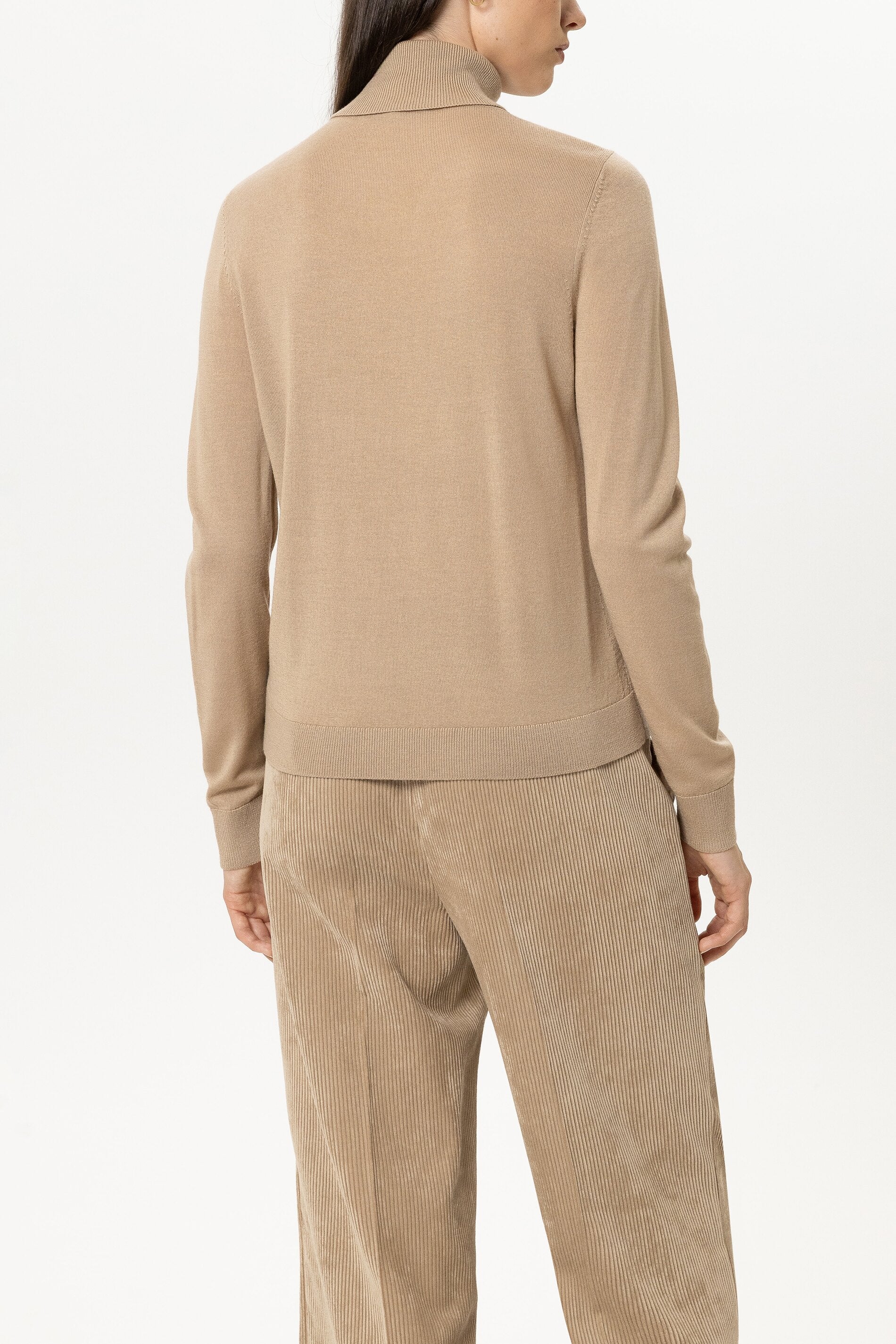 Turtleneck aus Woll-Mix - soft caramel - Standard | Model Rück