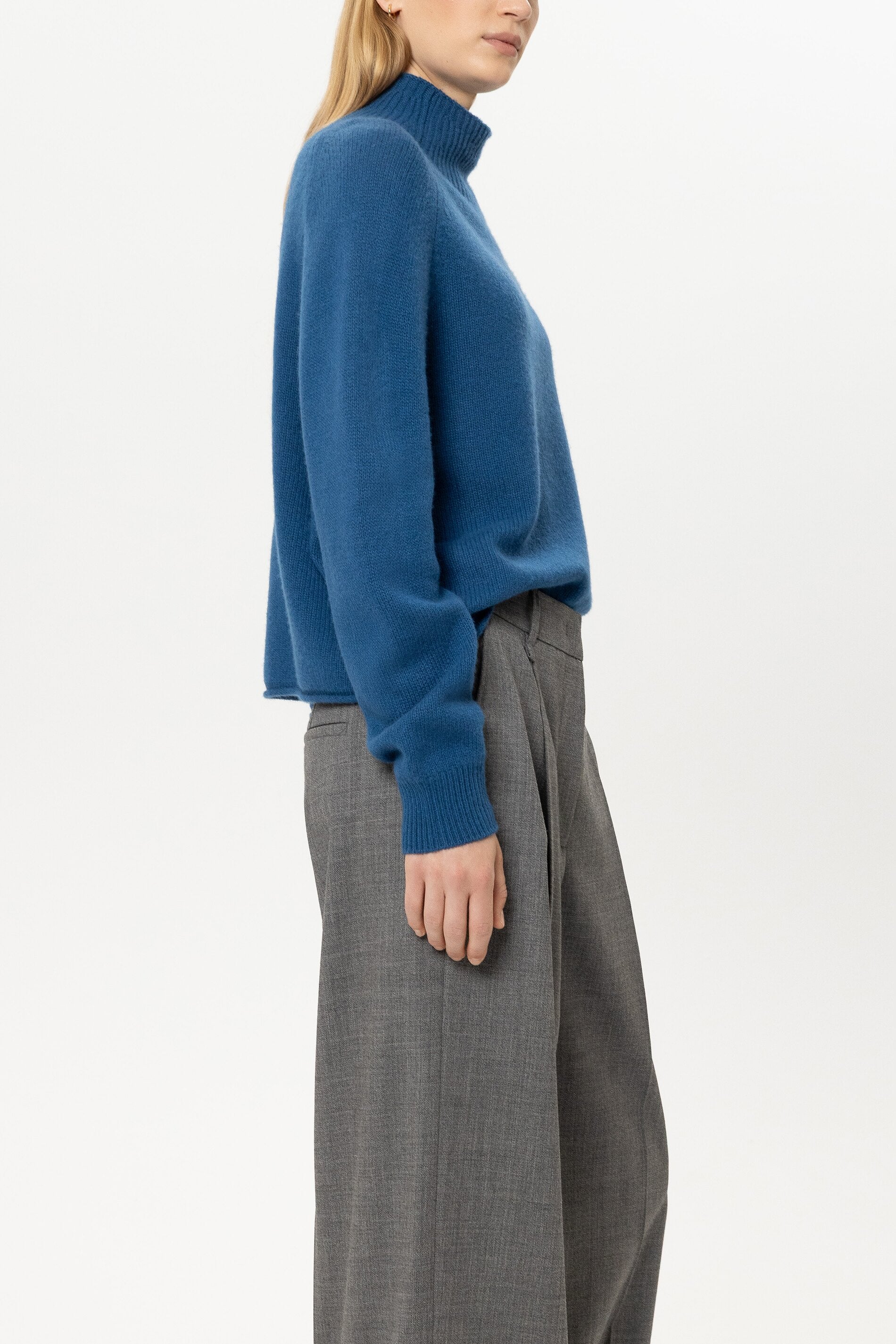 Turtleneck aus Kaschmir-Mix - sapphire - Standard | Model Seite
