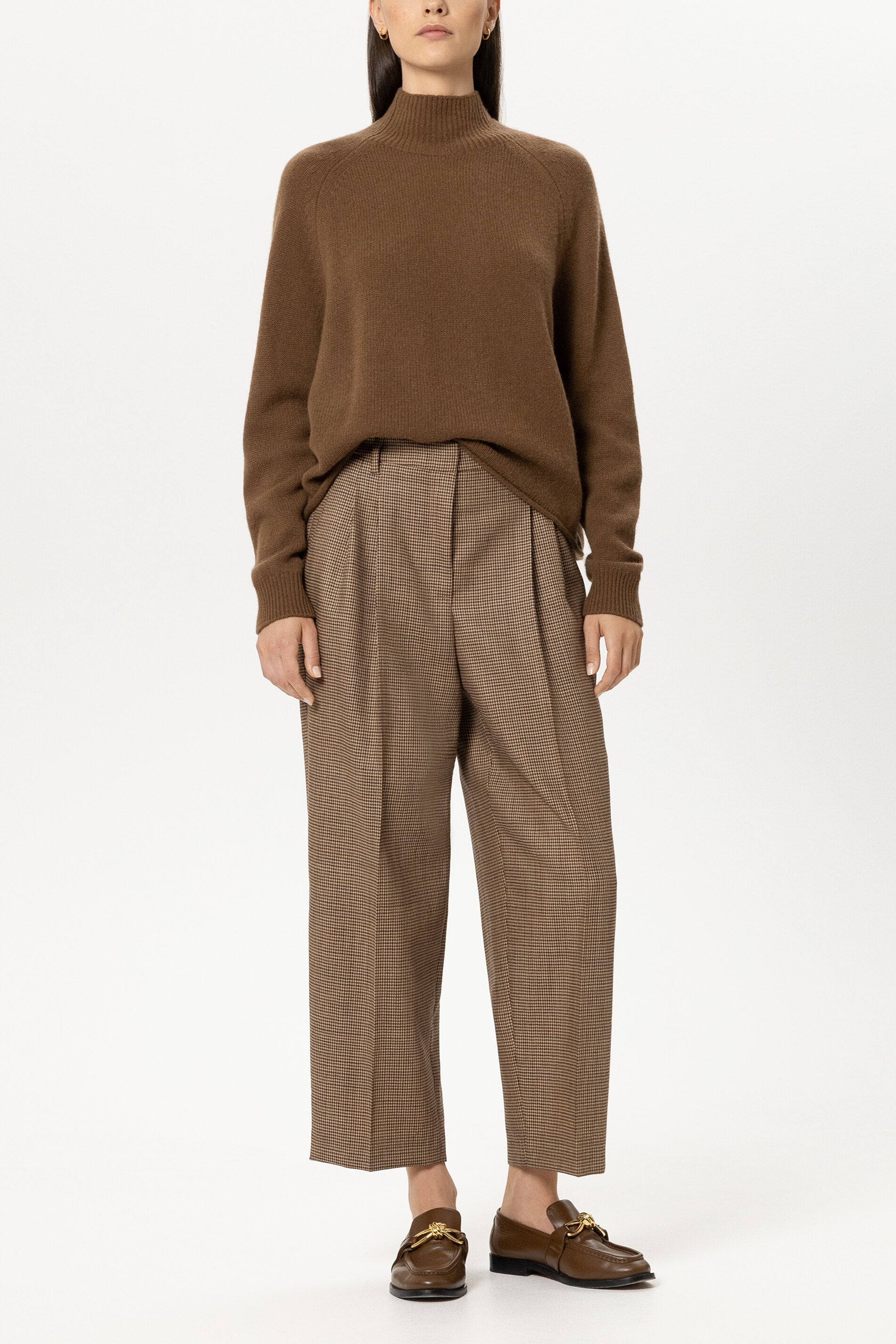 Turtleneck aus Kaschmir-Mix - caramel - Standard | Model Front
