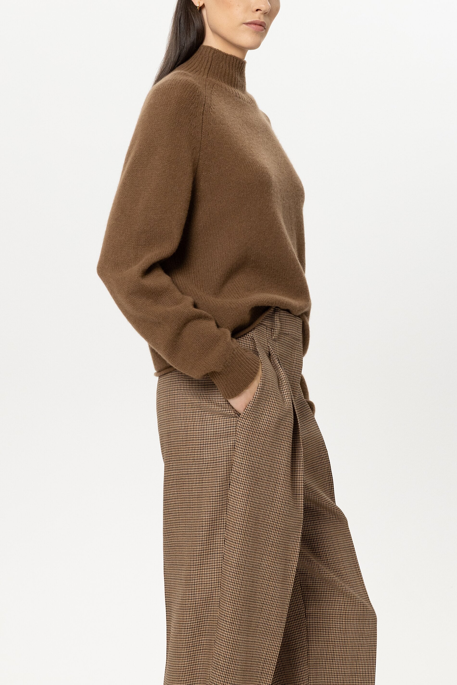Turtleneck aus Kaschmir-Mix - caramel - Standard | Model Seite