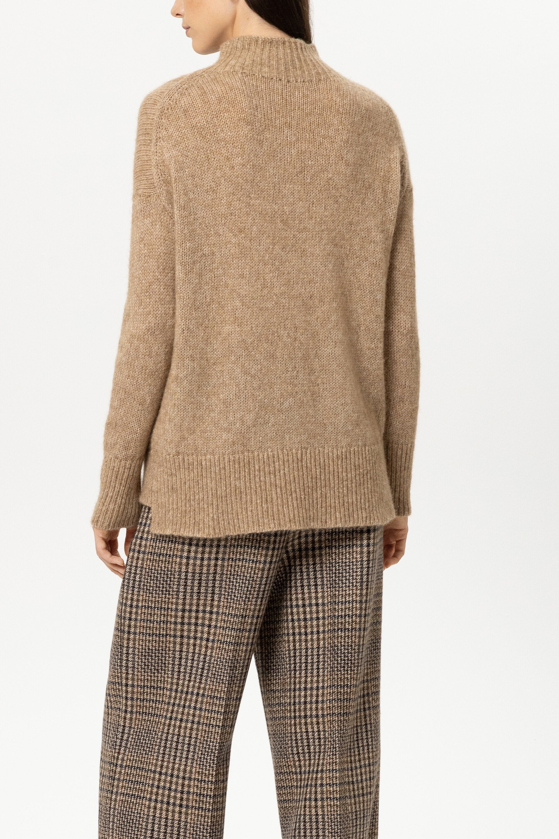Turtleneck aus Alpaka-Mix - soft caramel - Standard | Model Rück