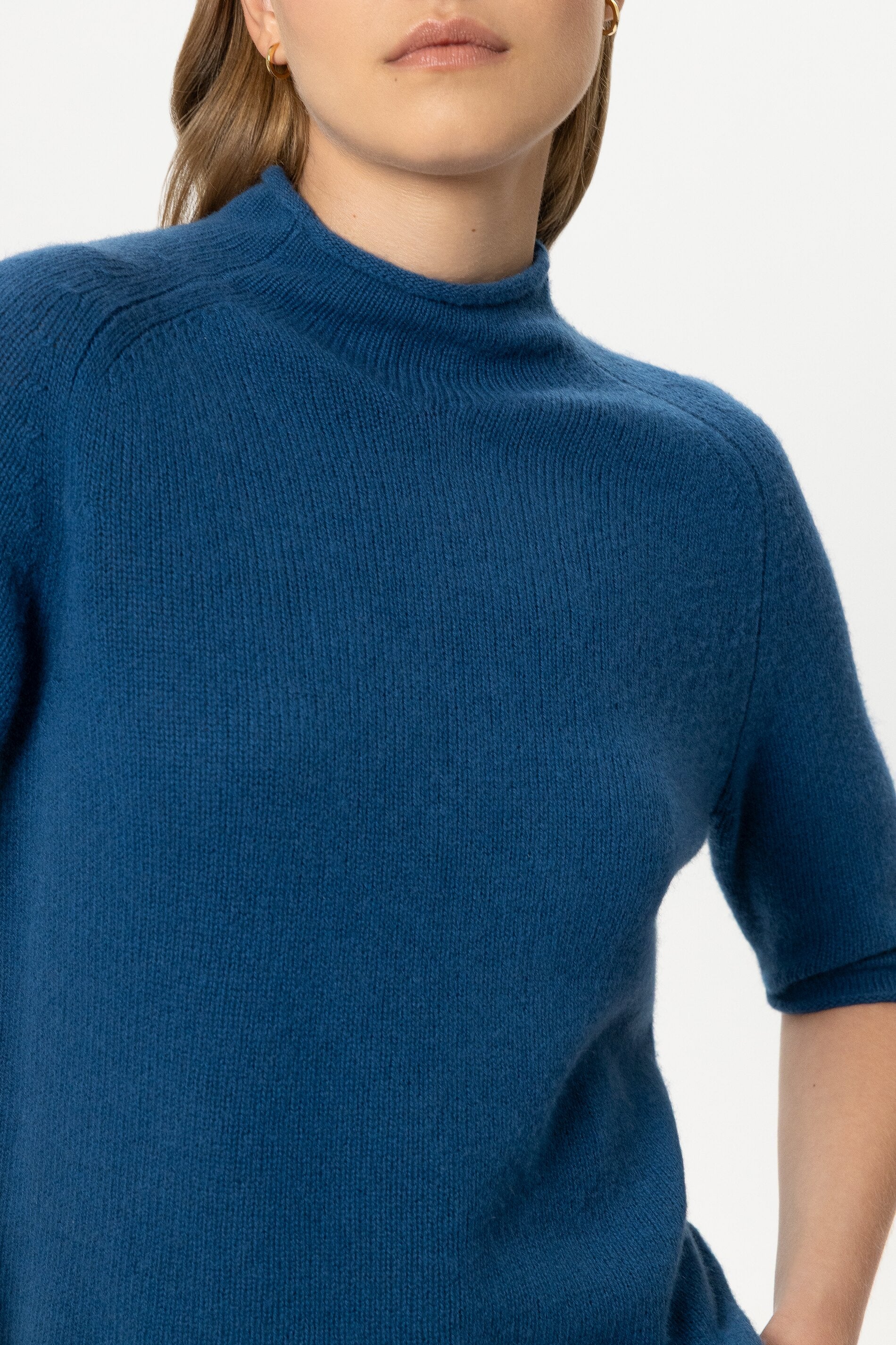 Turtleneck aus Kaschmir-Mix - sapphire - Standard | Model Detail