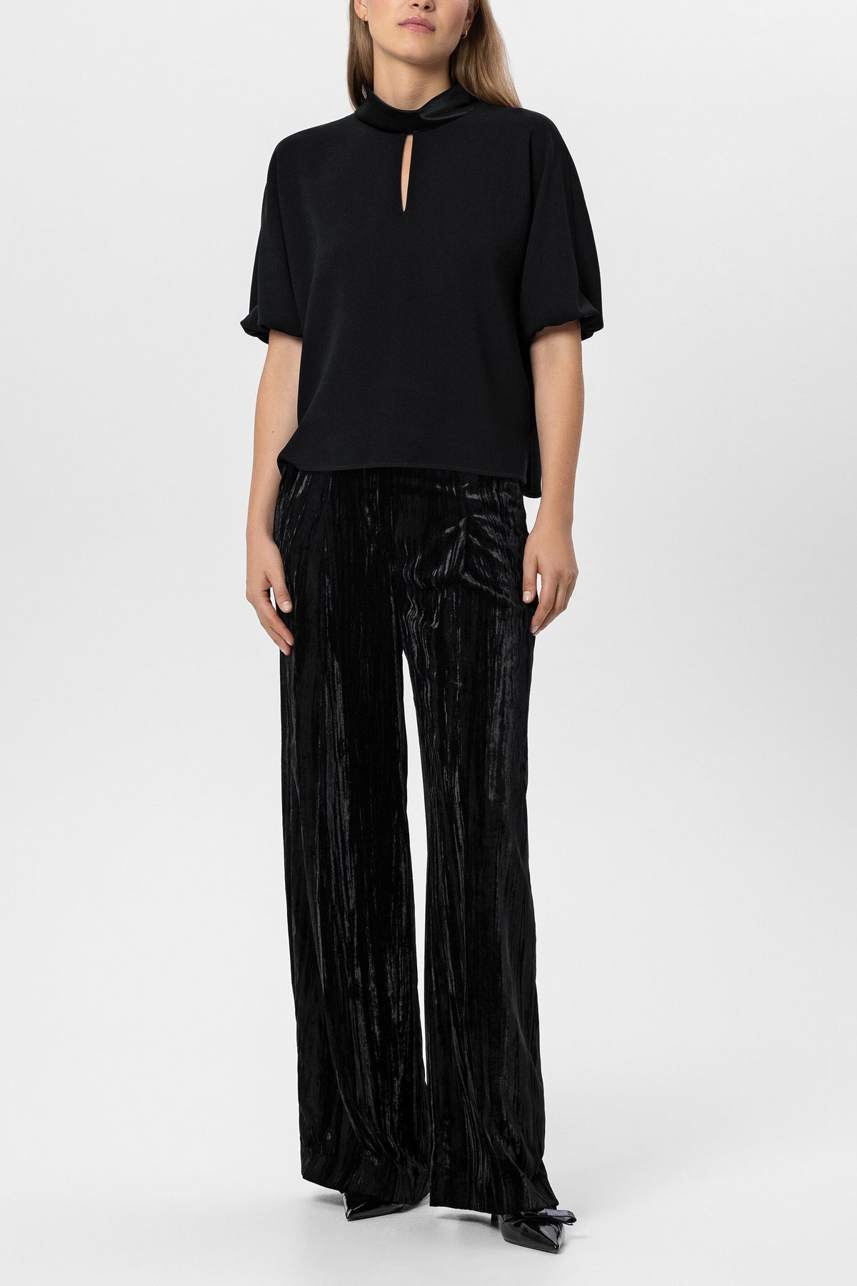 Bluse mit Ballon-Ärmel - deep black - Standard | Model Front