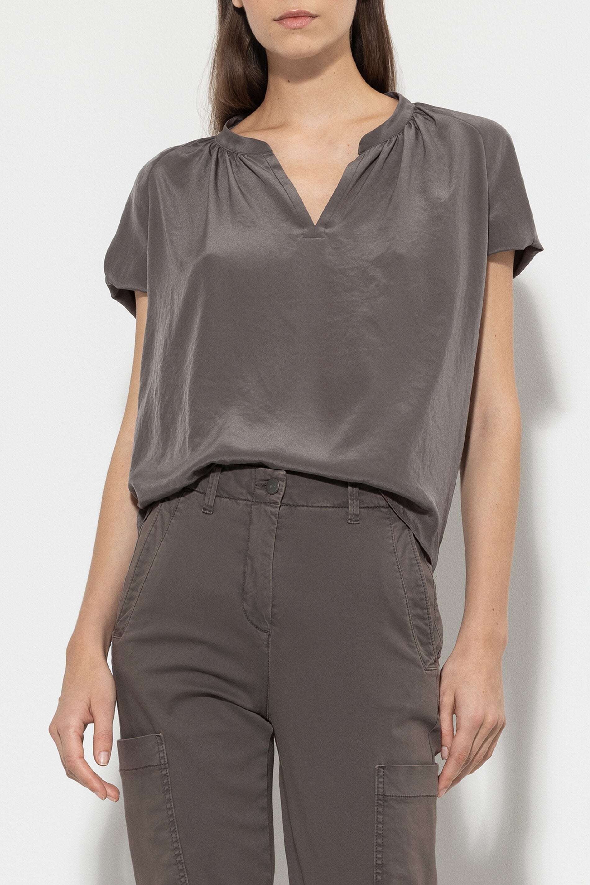 Fließendes Tunikatop - taupe - Standard | Model Front