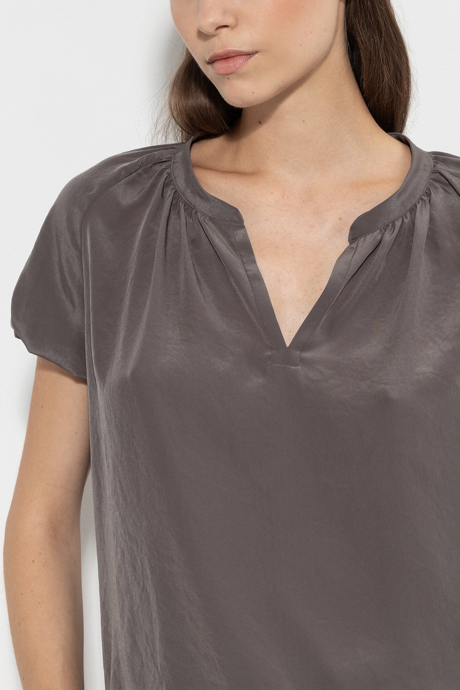 Fließendes Tunikatop - taupe - Standard | Model Detail