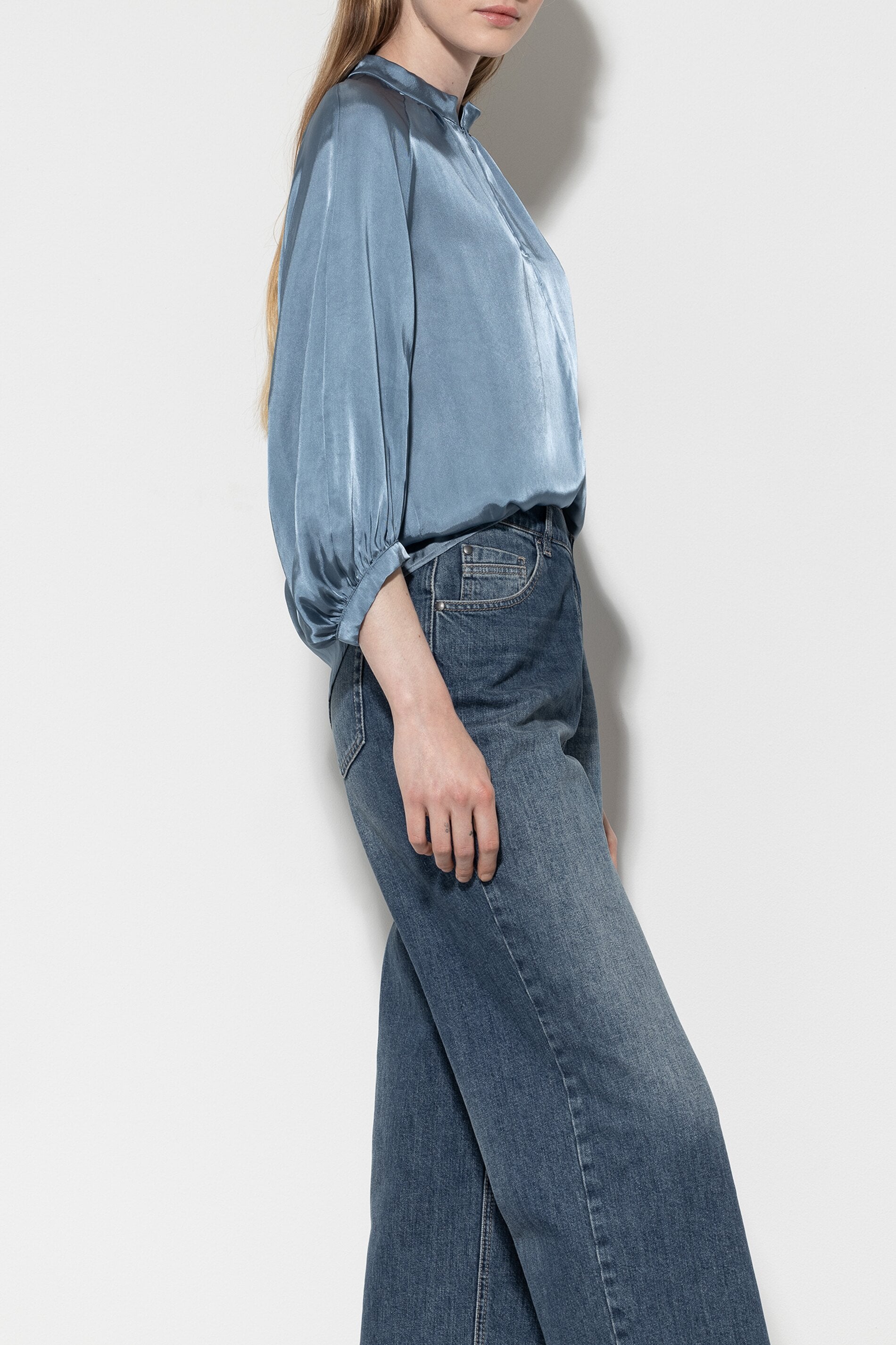 Stehkragenbluse mit 3/4-Arm - smoky blue - Standard | Model Seite