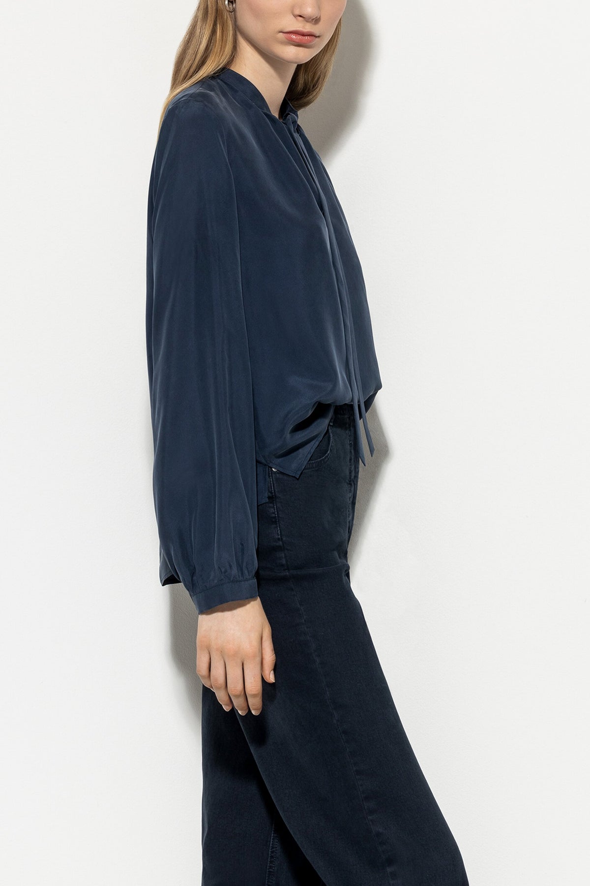 Seiden-Tunikabluse - midnight blue - Standard | Model Seite