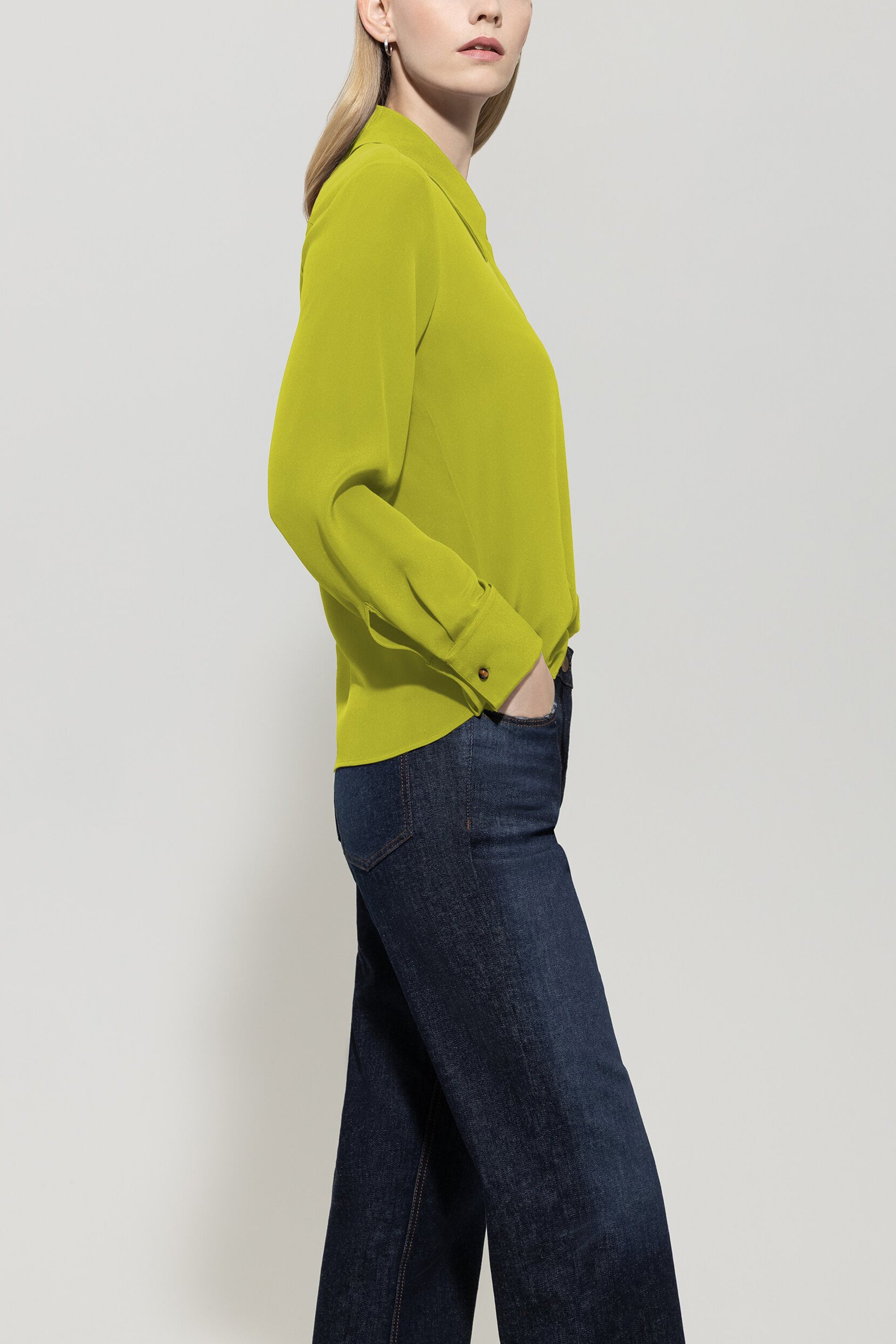 Hemdbluse aus Seiden-Mix - acid green - Standard | Model Seite