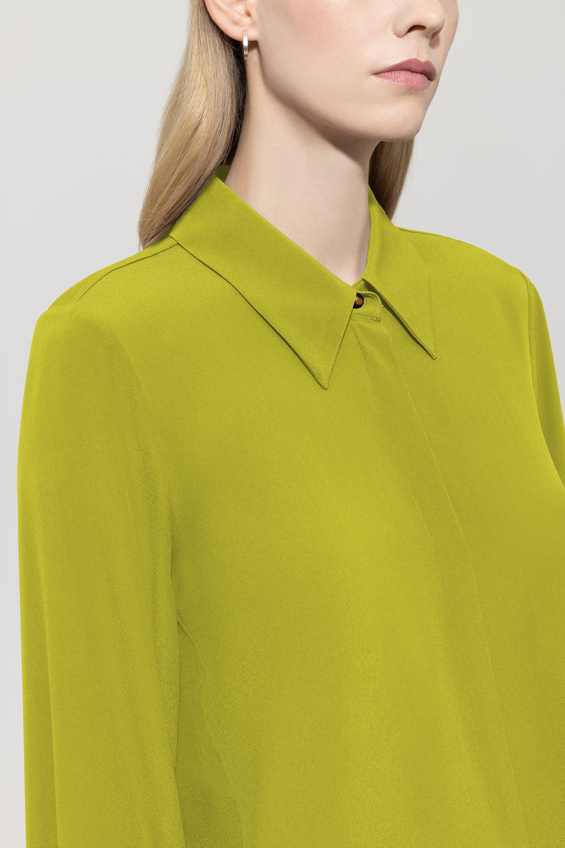 Hemdbluse aus Seiden-Mix - acid green - Standard | Model Detail