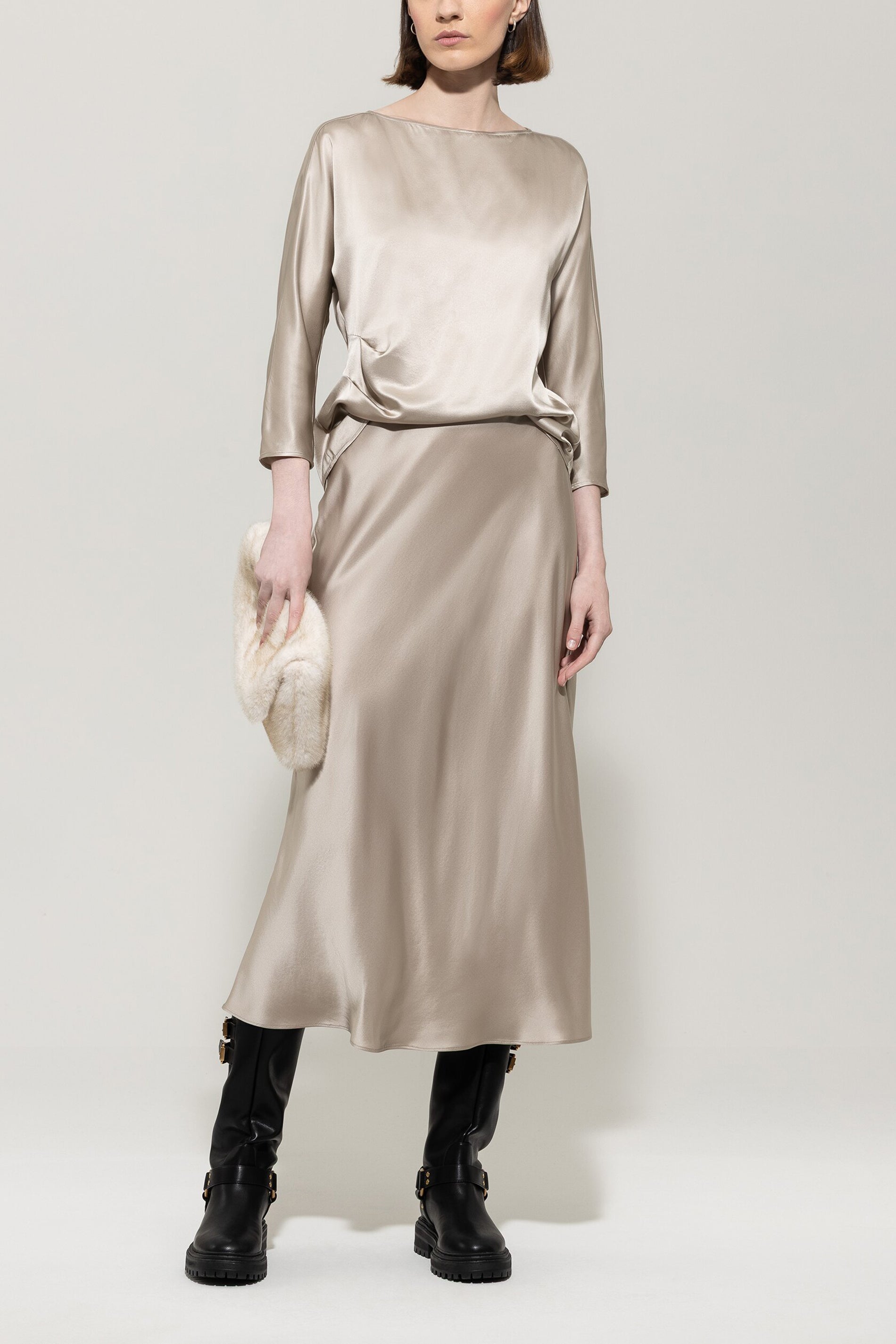 Seidenbluse mit Kimonoarm - oyster - Standard | Model Front