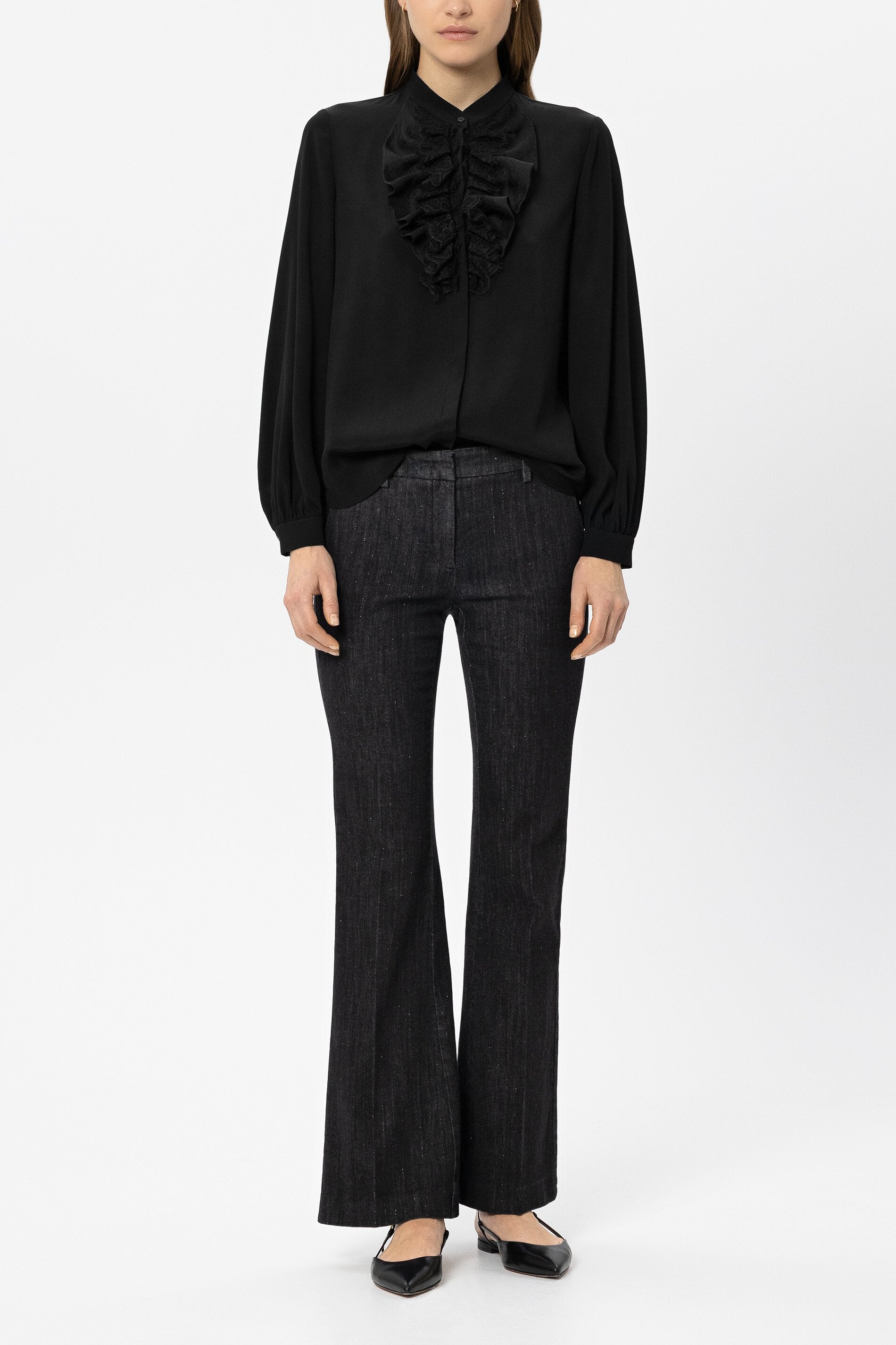 Spitzenbluse aus Seiden-Mix - pure black - Standard | Model Front