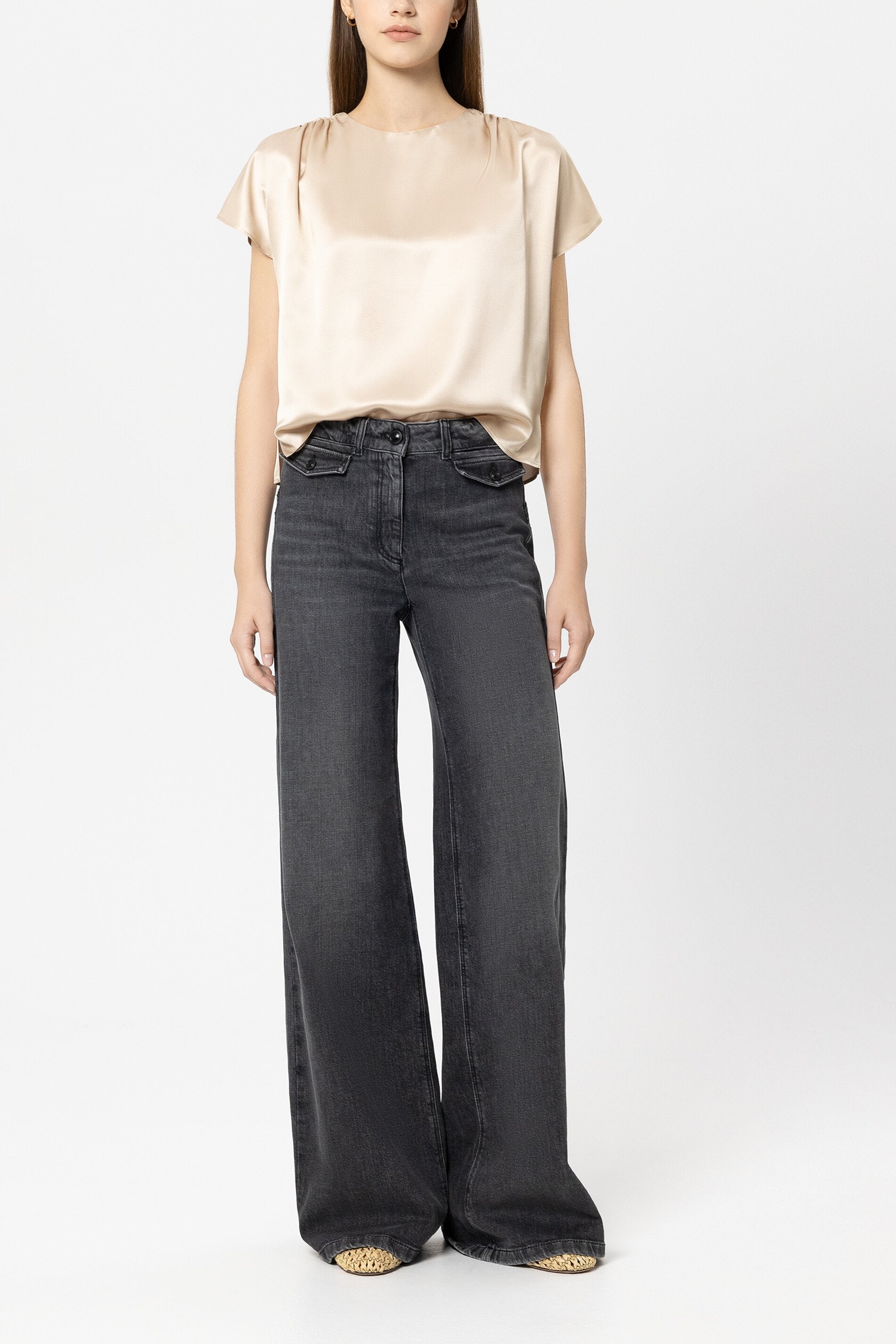 Blusenshirt aus Seide - soft camel - Standard | Model Front