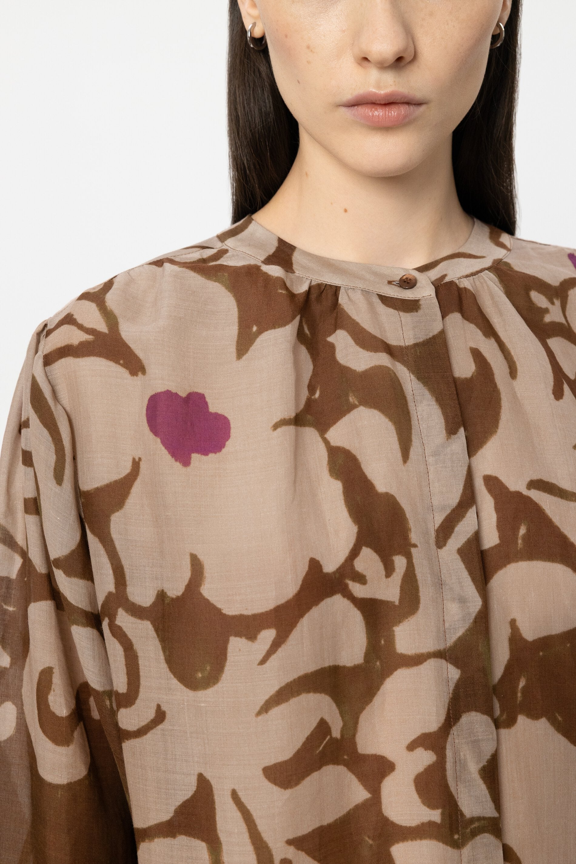 Bluse mit Flower-Print - light terracotta / multi - Standard | Model Detail