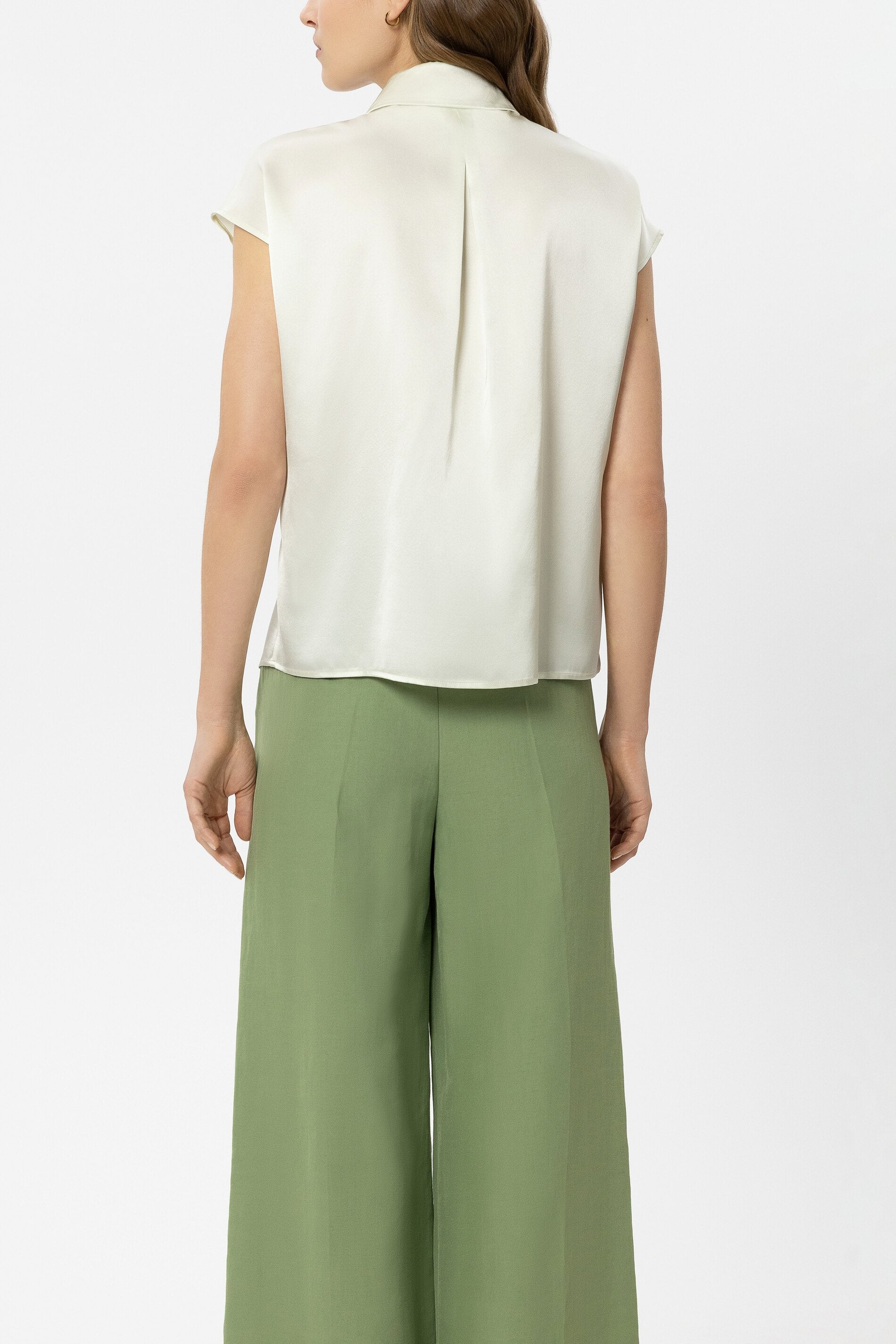 Seiden-Top - pistachio - Standard | Model Rück