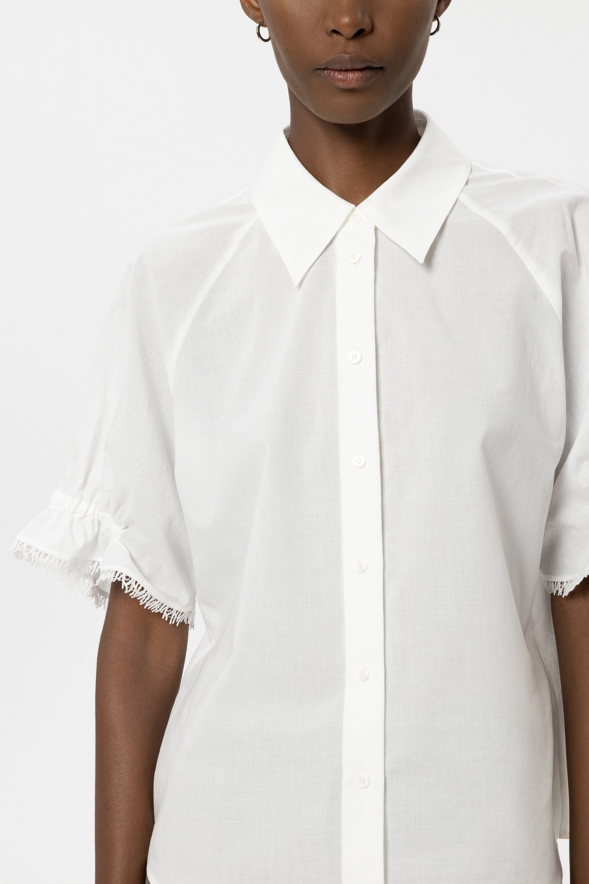 Bluse aus Baumwollvoile - white - Standard | Model Detail