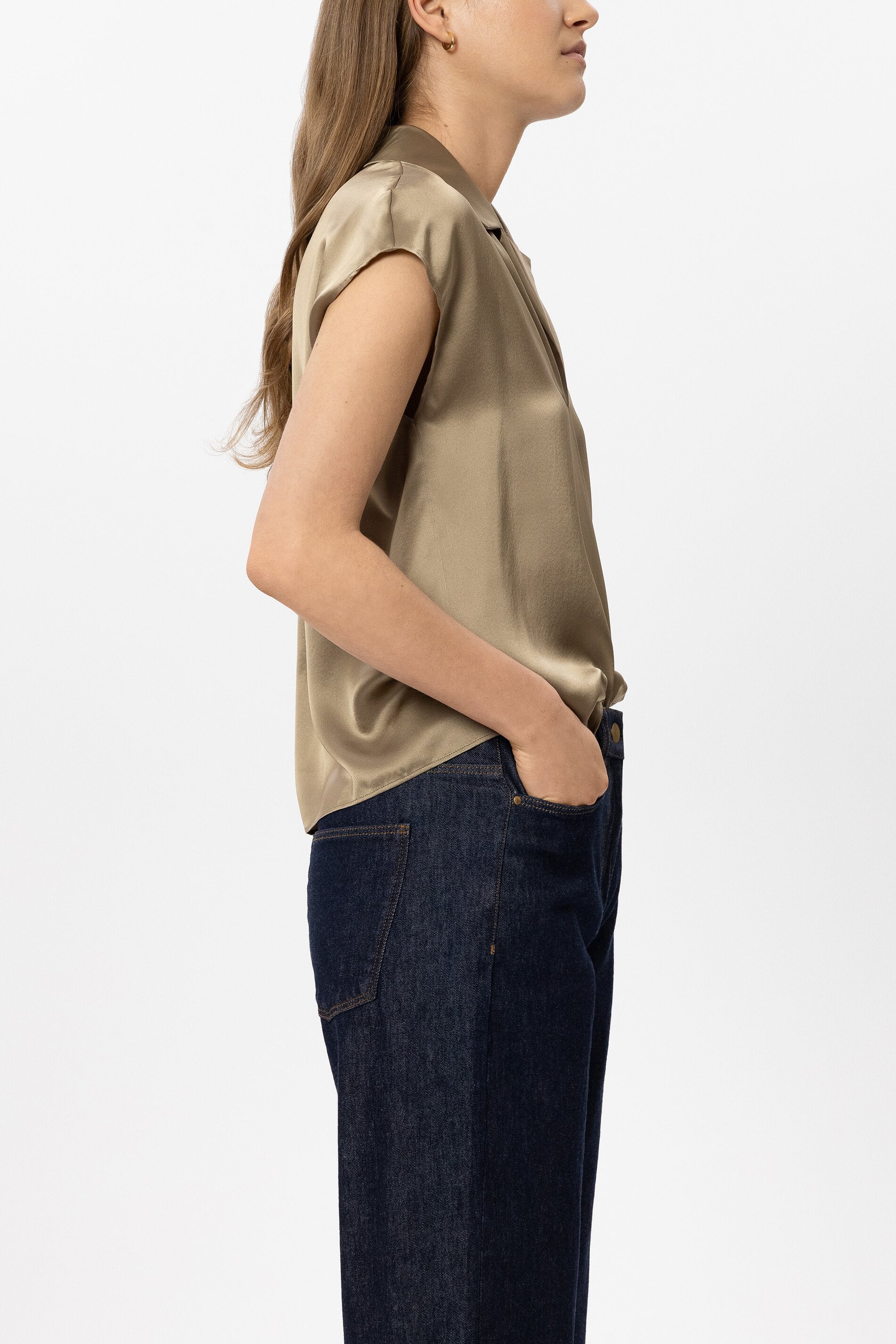 Kurzarm-Seidenbluse - salbei - Standard | Model Seite