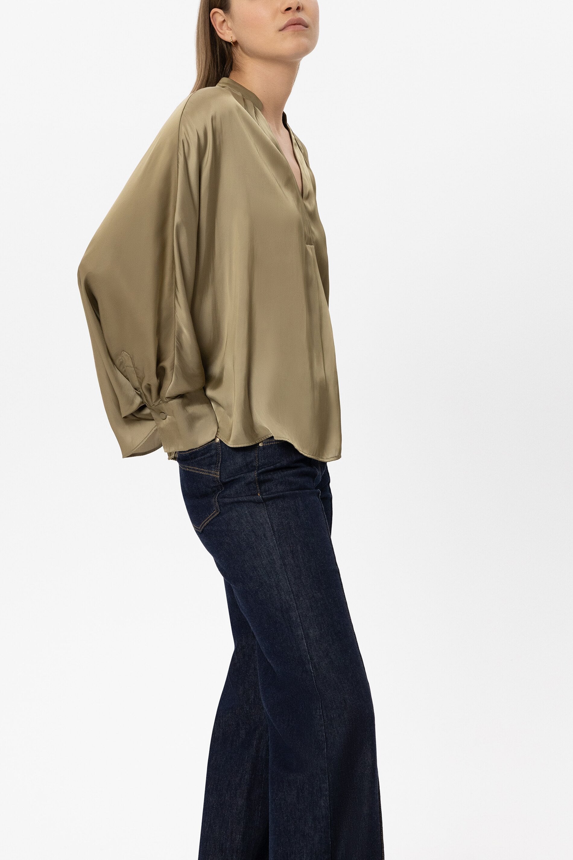 Satin-Cape-Bluse - salbei - Standard | Model Seite