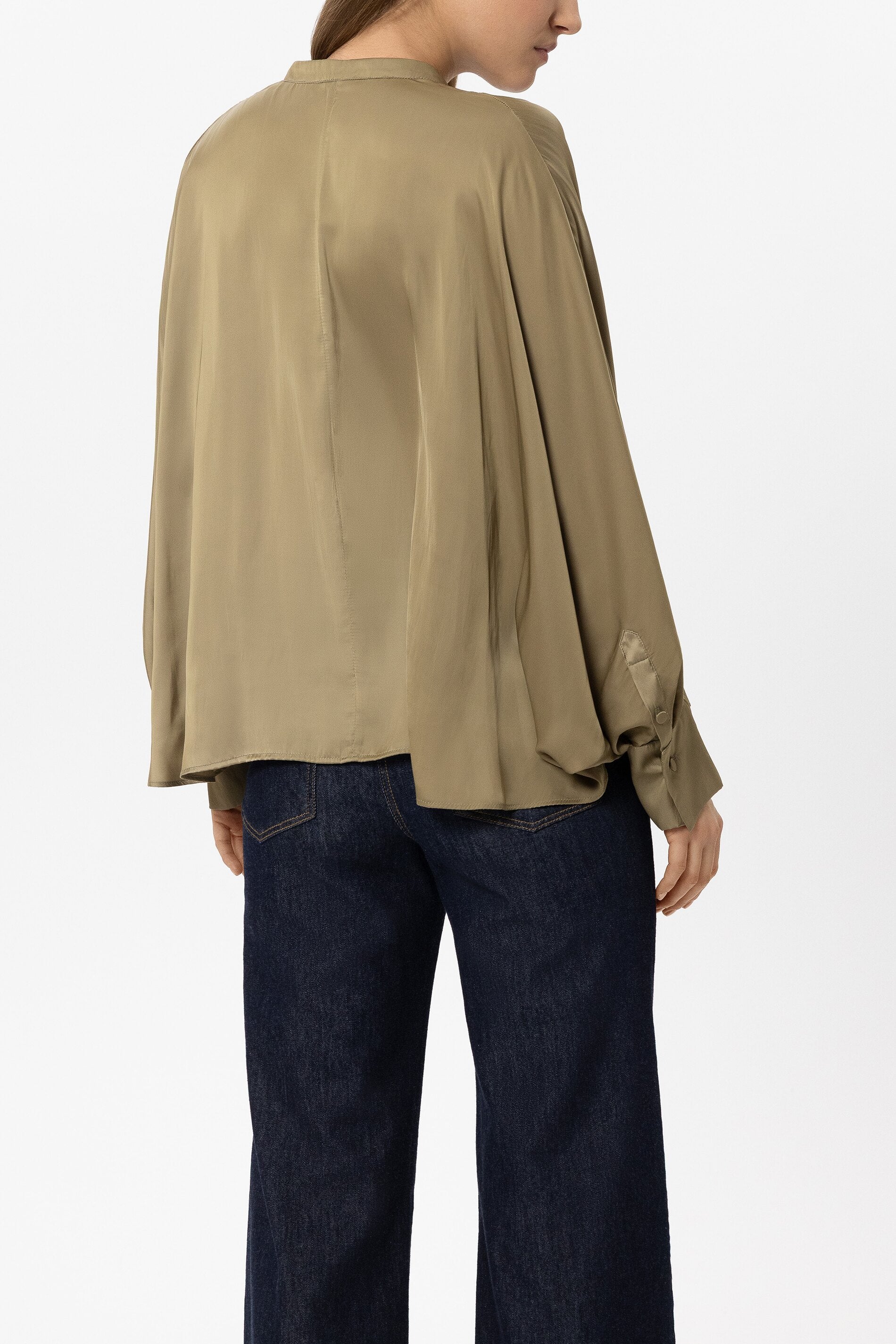 Satin-Cape-Bluse - salbei - Standard | Model Rück
