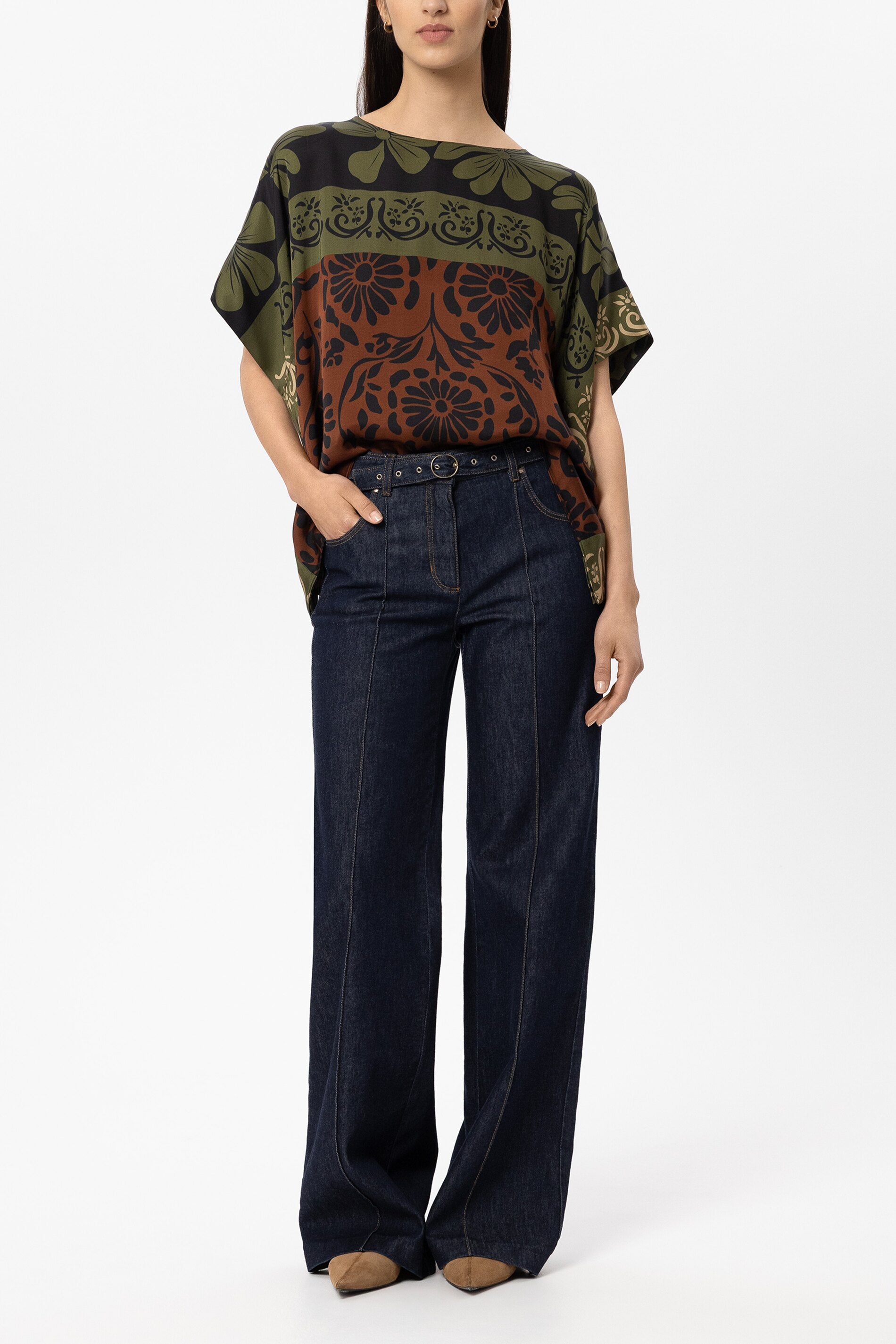 Cape-Bluse mit Leaf-Print - moss - Standard | Model Front