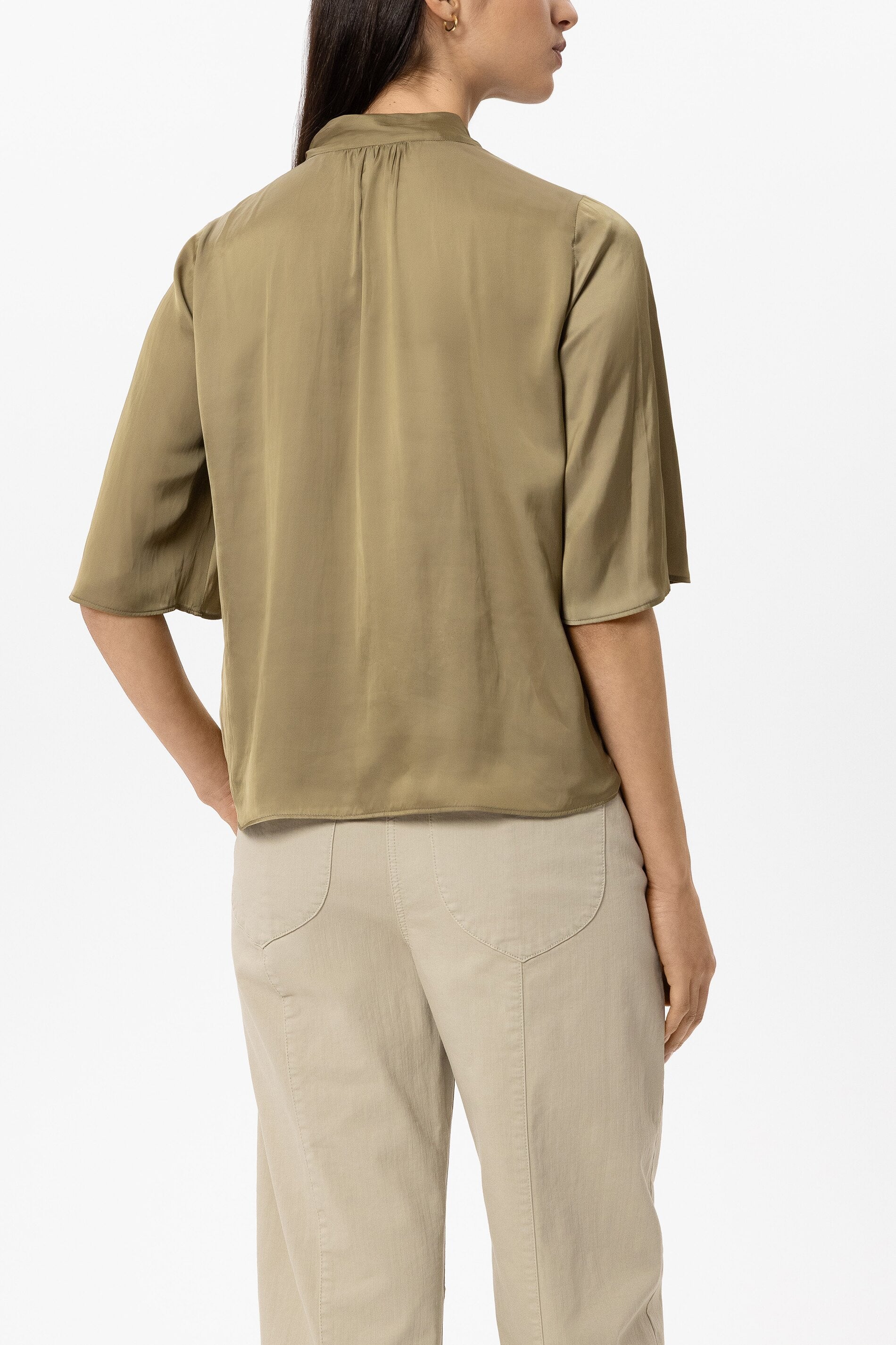 Satin-Bluse mit Schluppe - salbei - Standard | Model Rück