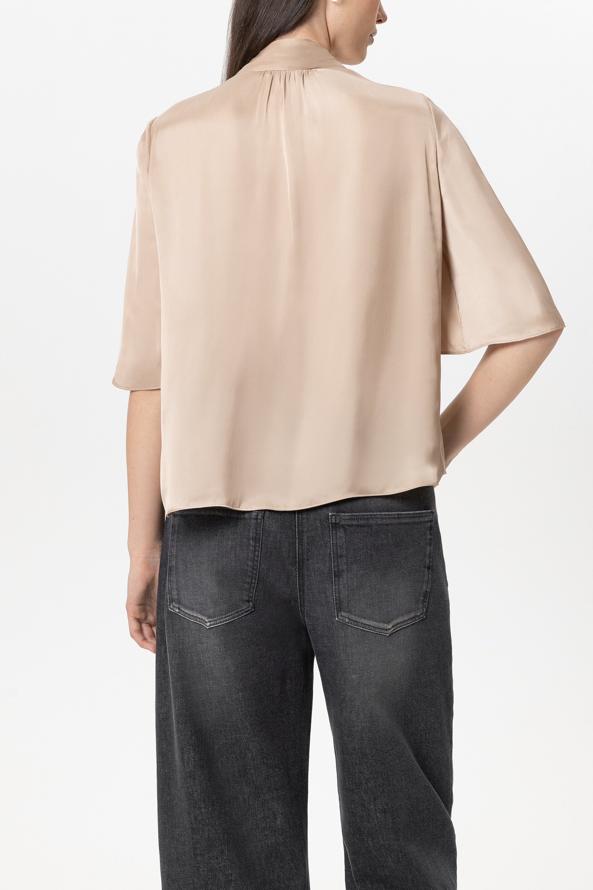 Satin-Bluse mit Schluppe - cappuccino - Standard | Model Rück
