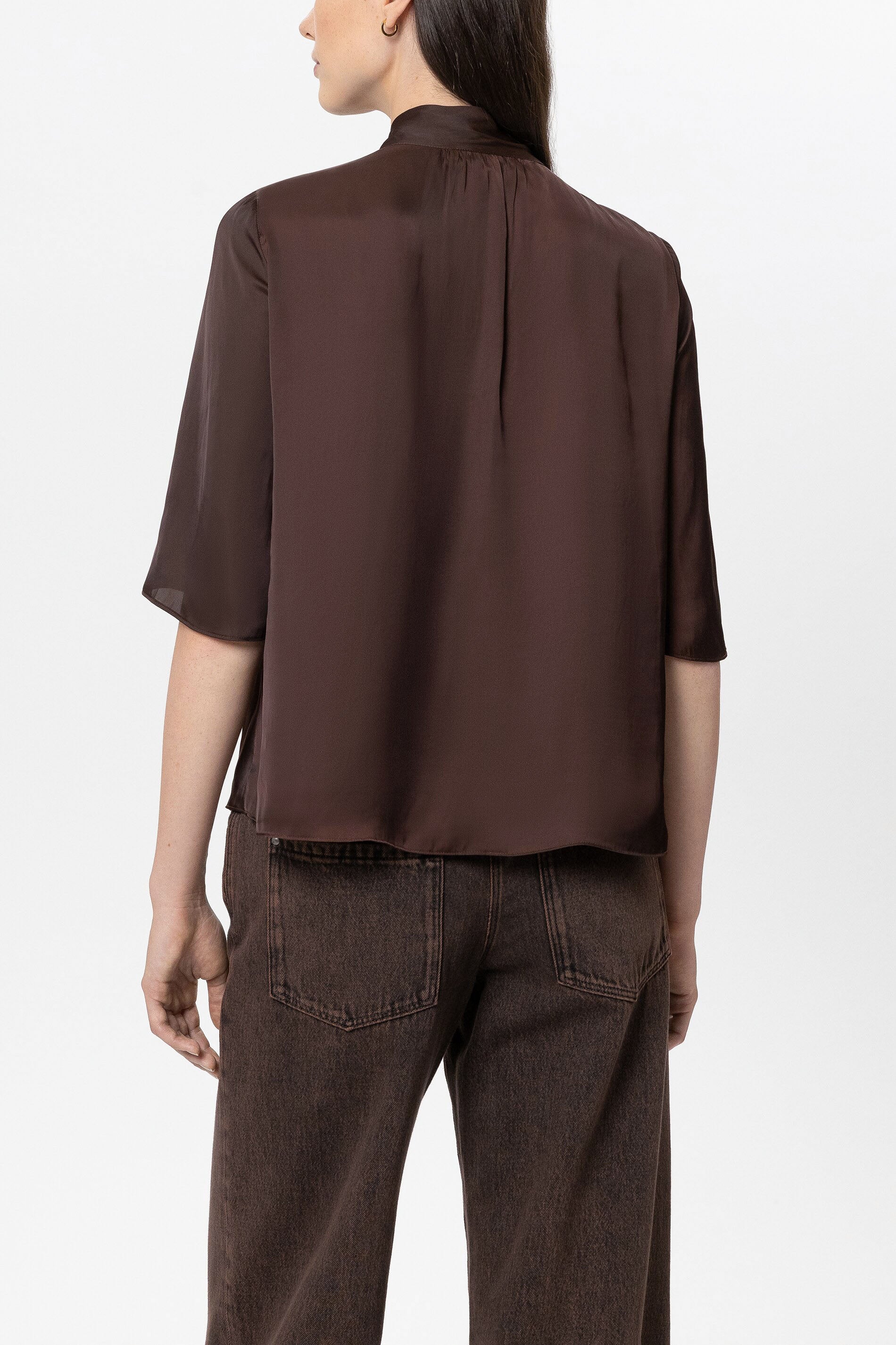 Satin-Bluse mit Schluppe - marone - Standard | Model Rück