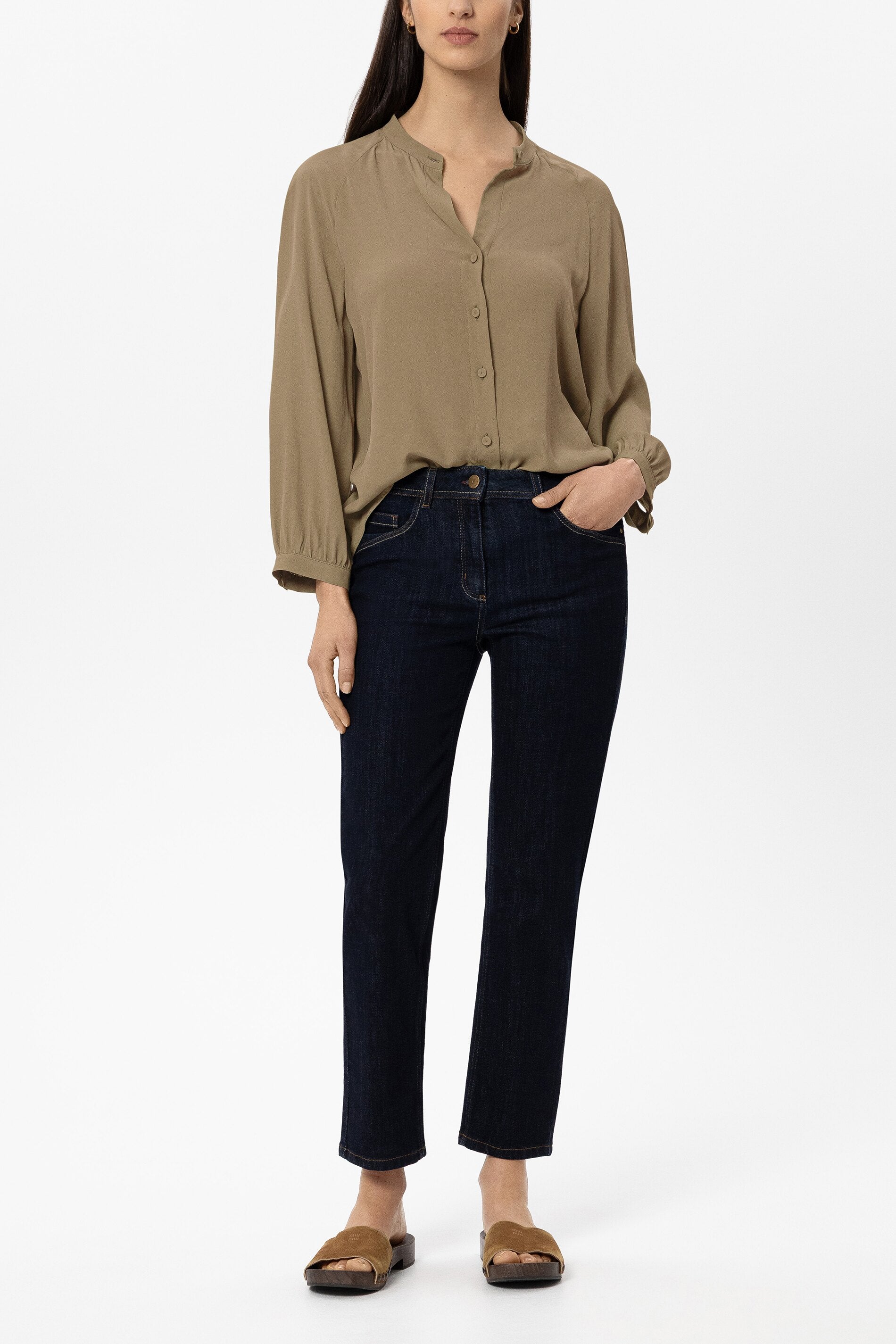 Bluse aus Seiden-Mix - salbei - Standard | Model Front