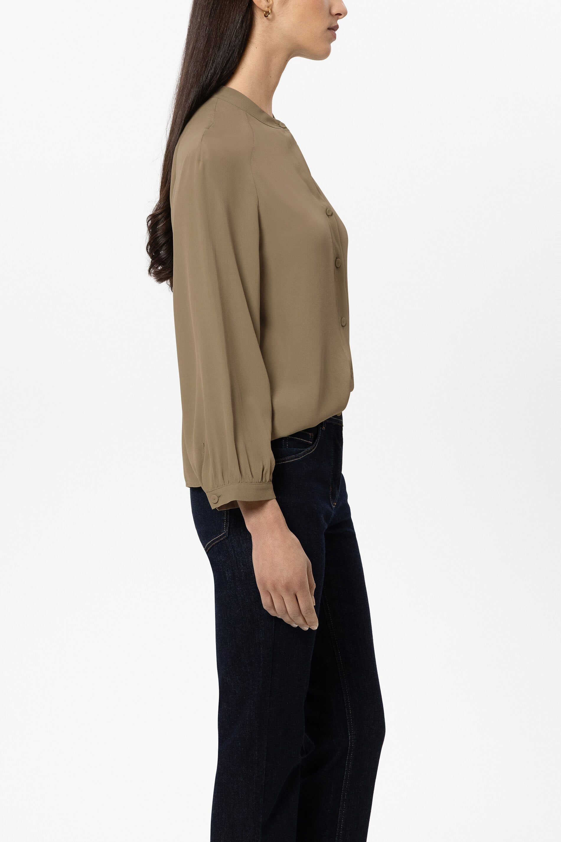 Bluse aus Seiden-Mix - salbei - Standard | Model Seite