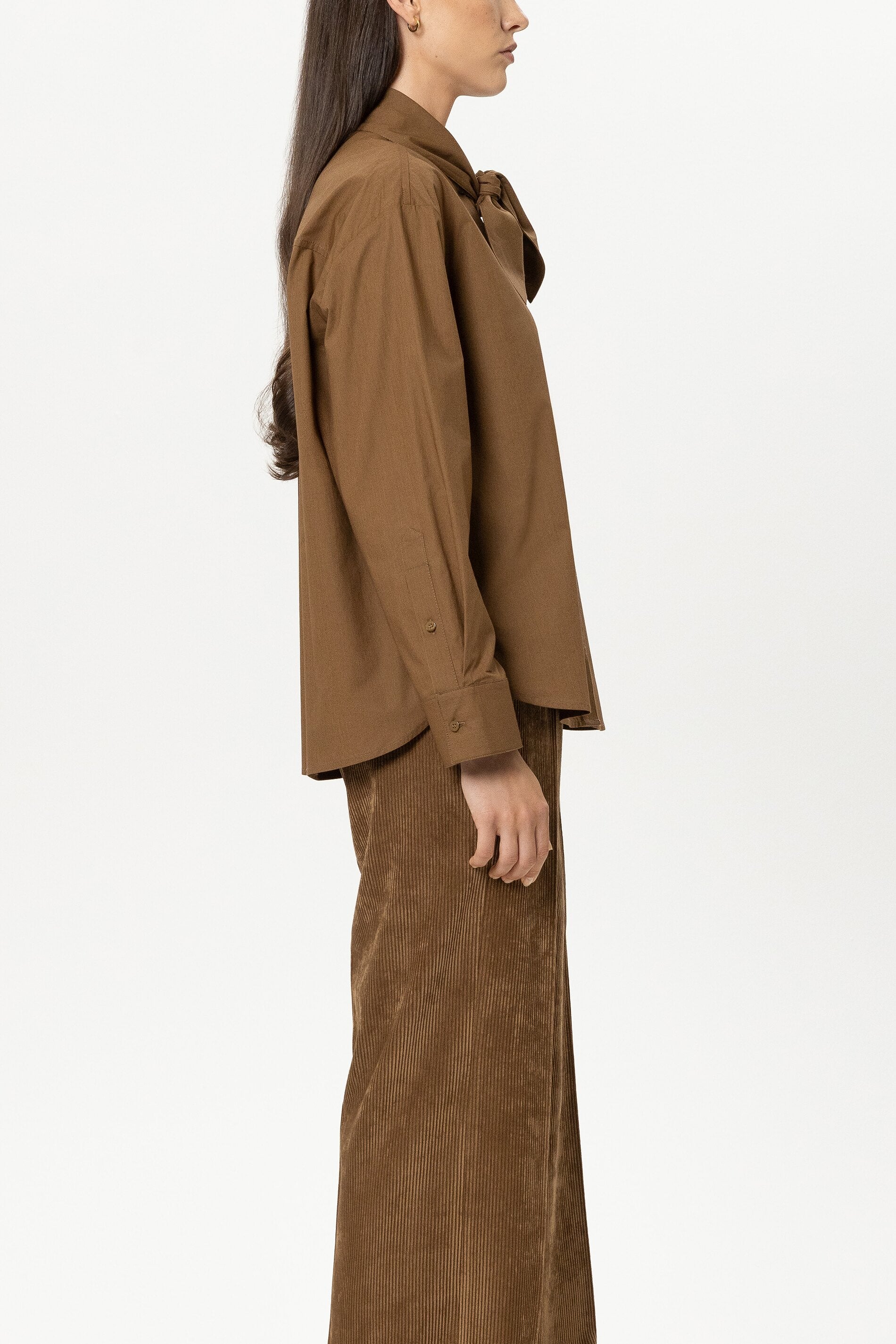 Hemd mit Schal-Schluppe - caramel - Standard | Model Seite