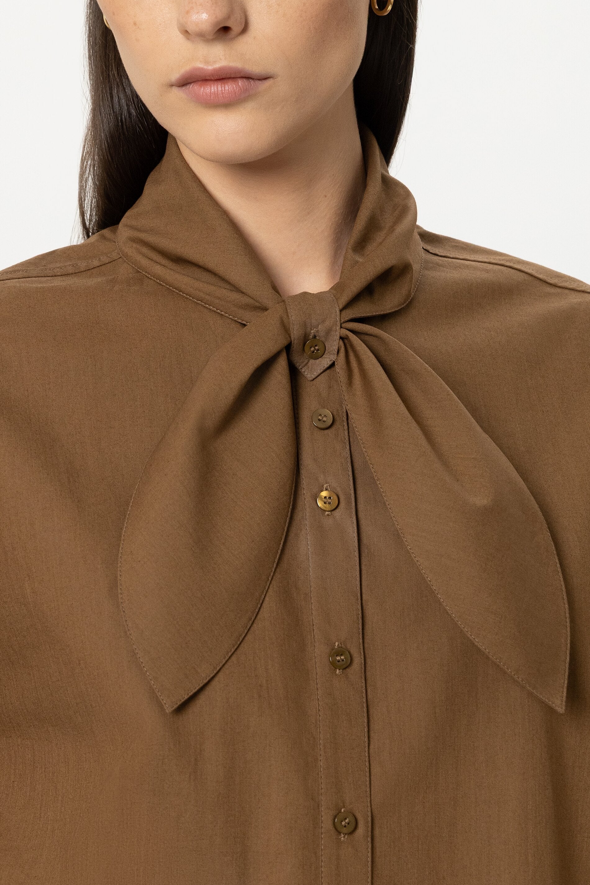 Hemd mit Schal-Schluppe - caramel - Standard | Model Detail