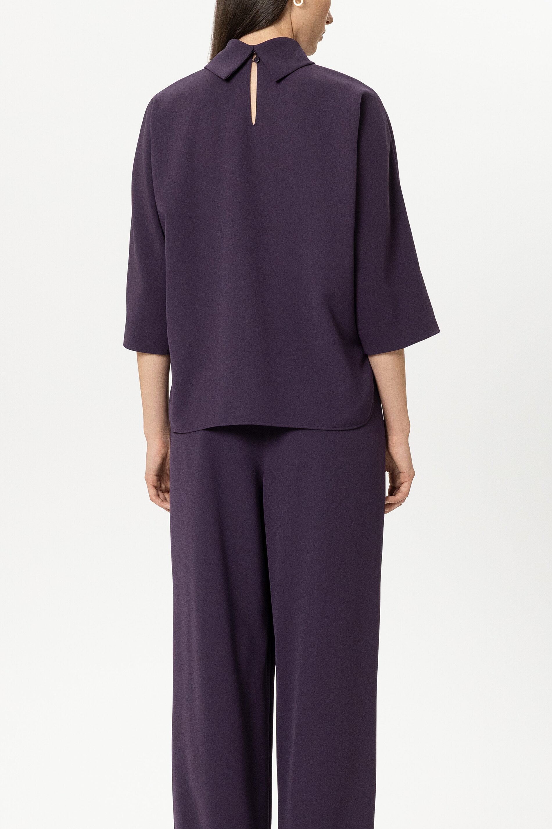 Kurzarm-Blusentop - plum - Standard | Model Rück